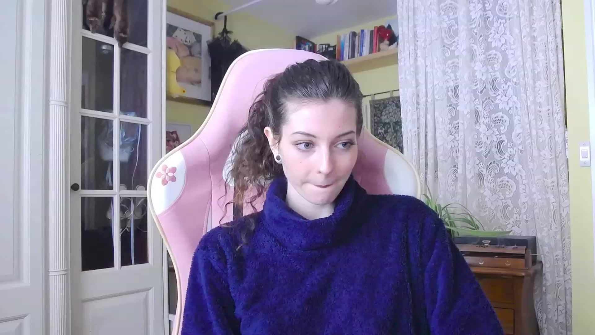 Gallery image thumbnail from viola__'s myfreecams stream on, 02/01/2024, 15:35 image 10 of 20