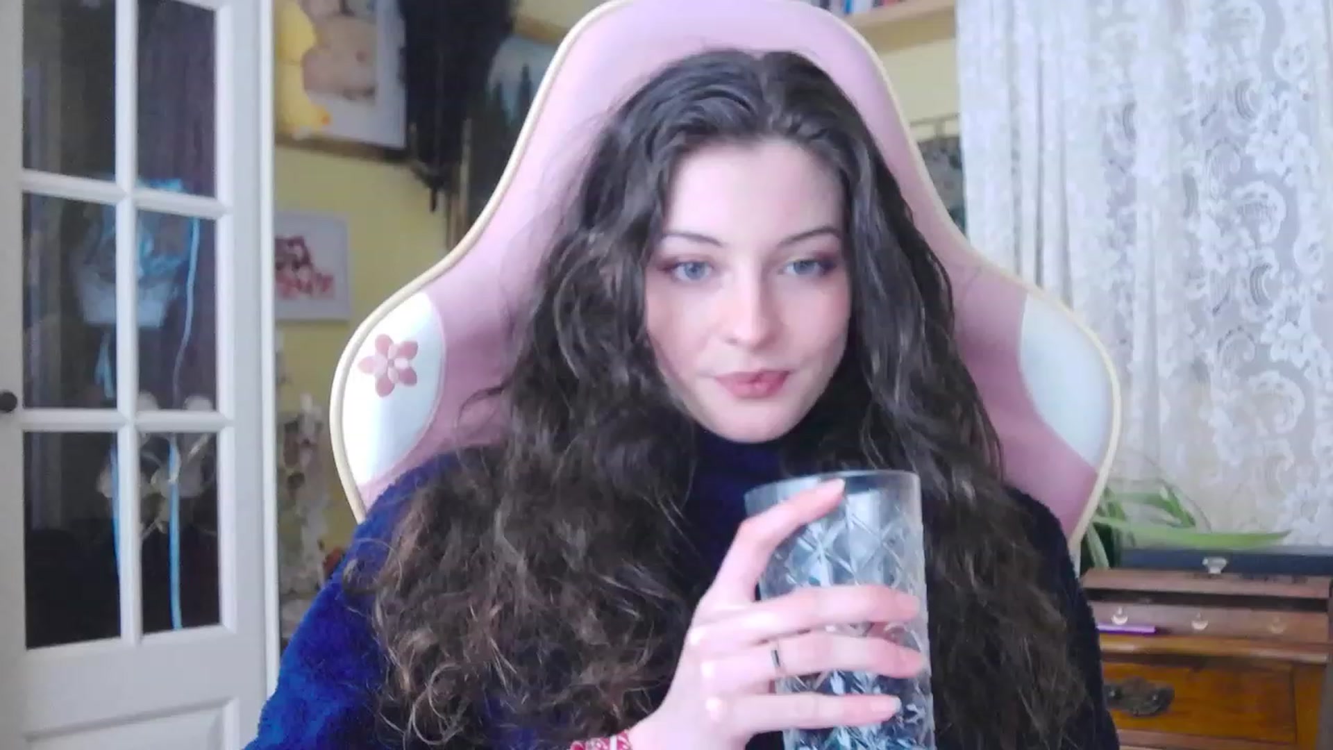 Gallery image thumbnail from viola__'s myfreecams stream on, 02/01/2024, 16:23 image 17 of 20