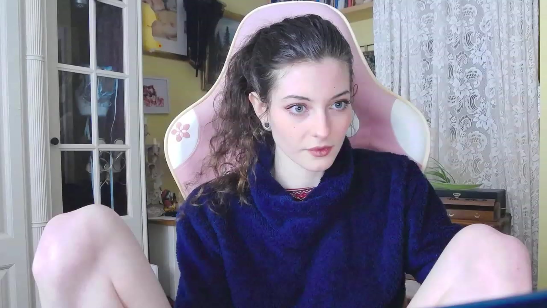 Gallery image thumbnail from viola__'s myfreecams stream on, 02/01/2024, 16:23 image 7 of 20