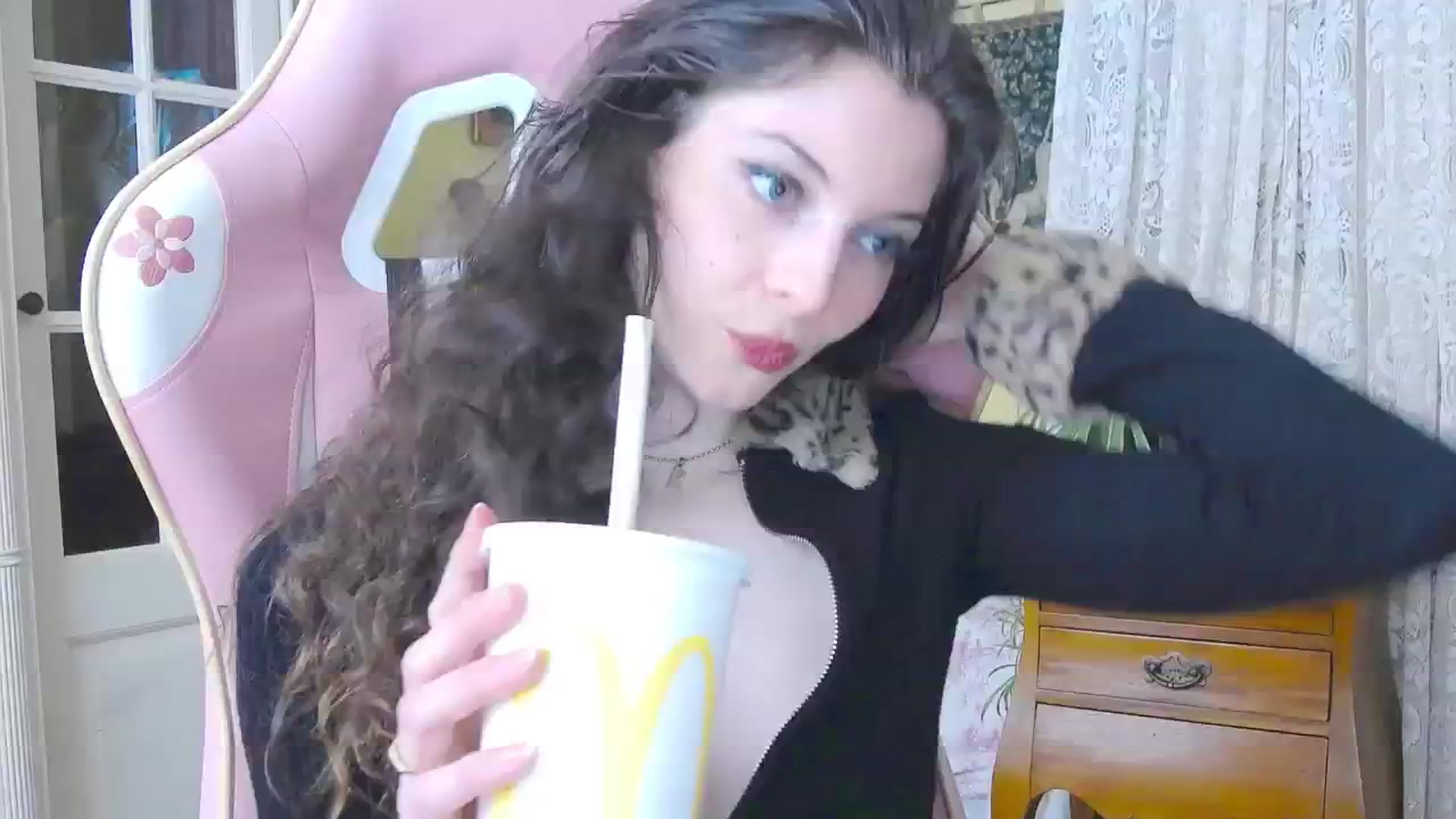 Gallery image thumbnail from viola__'s myfreecams stream on, 02/02/2024, 15:04 image 18 of 20