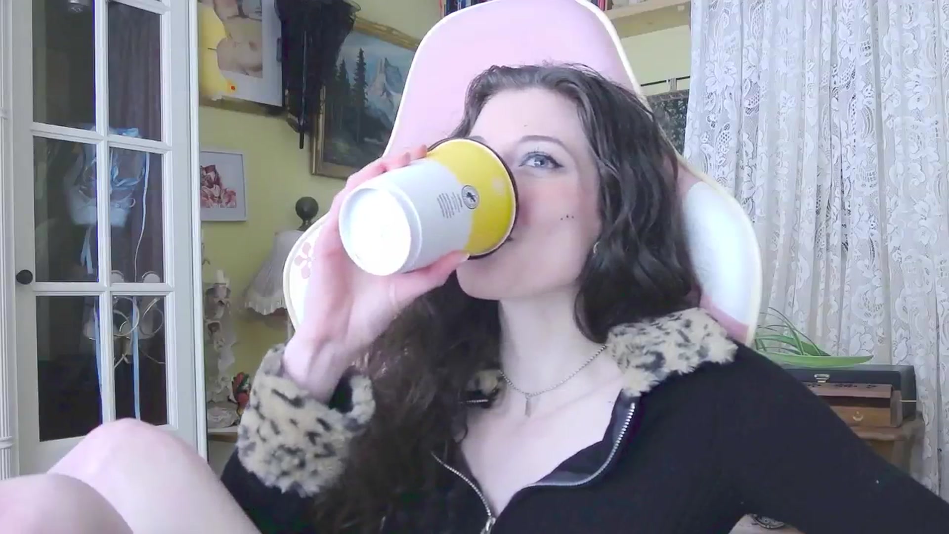 Gallery image thumbnail from viola__'s myfreecams stream on, 02/02/2024, 15:04 image 3 of 20