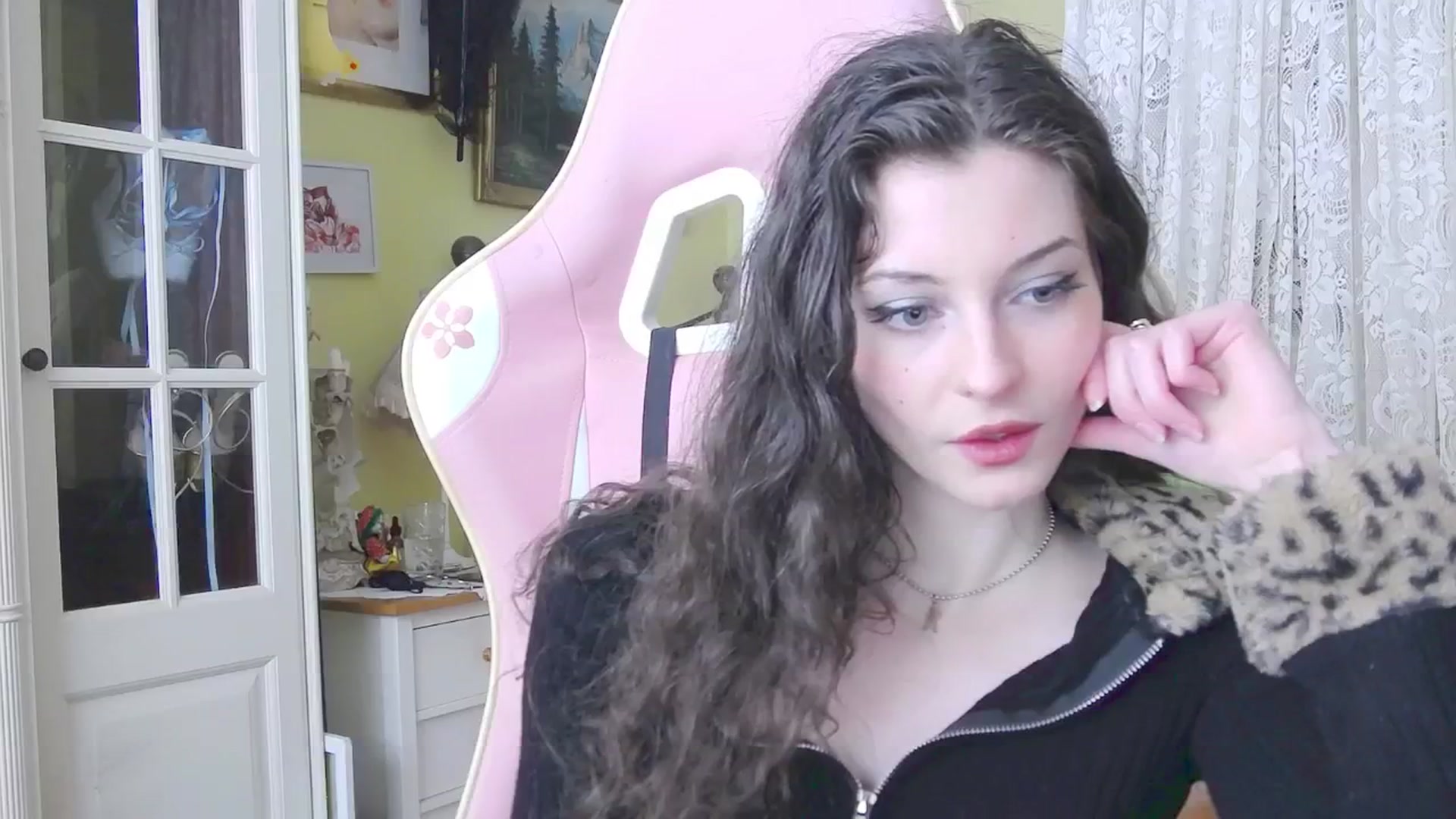 Gallery image thumbnail from viola__'s myfreecams stream on, 02/02/2024, 15:04 image 4 of 20
