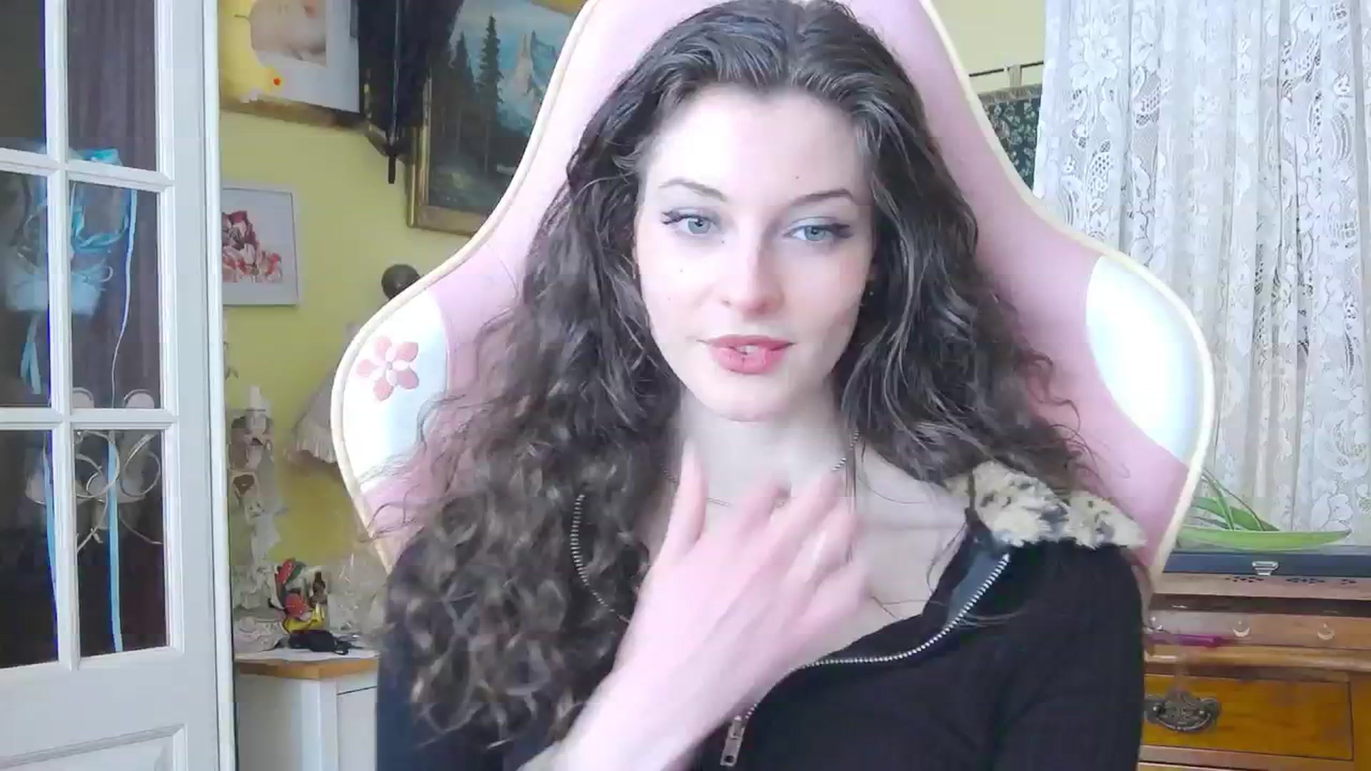 Gallery image thumbnail from viola__'s myfreecams stream on, 02/02/2024, 15:04 image 1 of 20