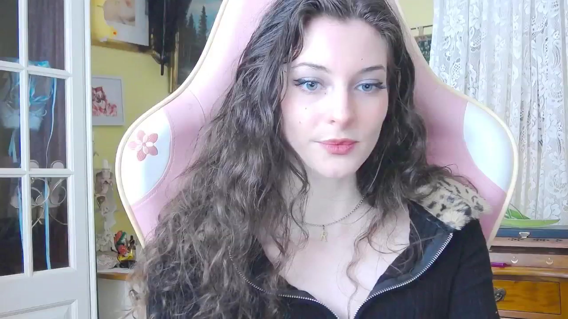 Gallery image thumbnail from viola__'s myfreecams stream on, 02/02/2024, 15:04 image 2 of 20