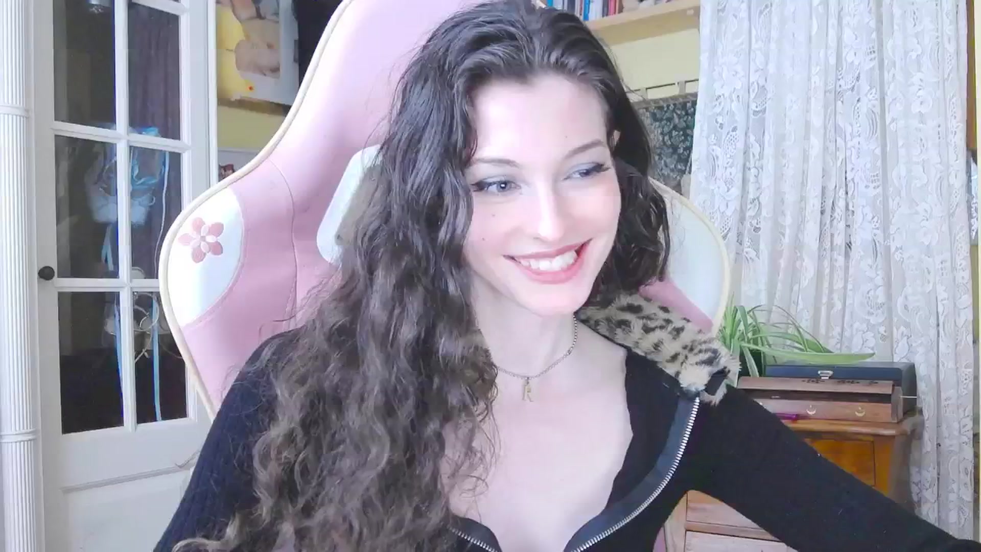 Gallery image thumbnail from viola__'s myfreecams stream on, 02/02/2024, 17:02 image 11 of 20