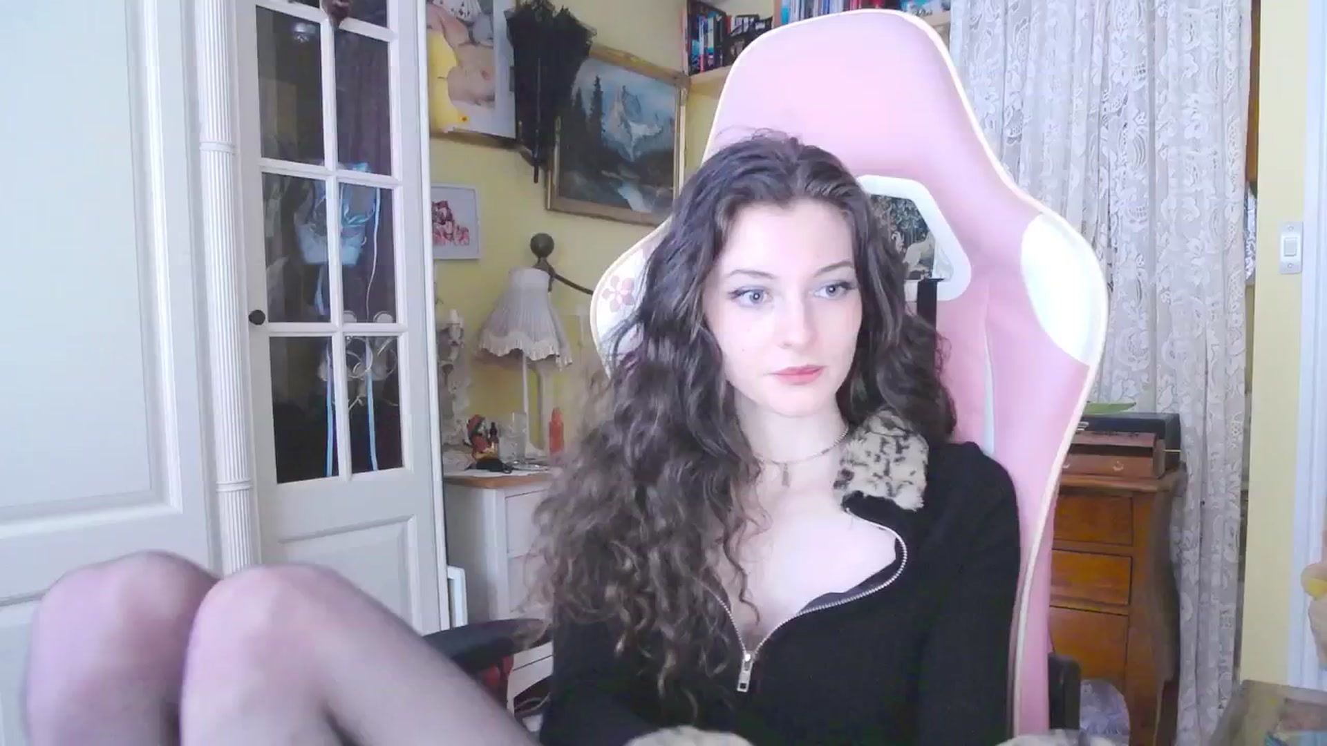 Gallery image thumbnail from viola__'s myfreecams stream on, 02/02/2024, 17:02 image 15 of 20