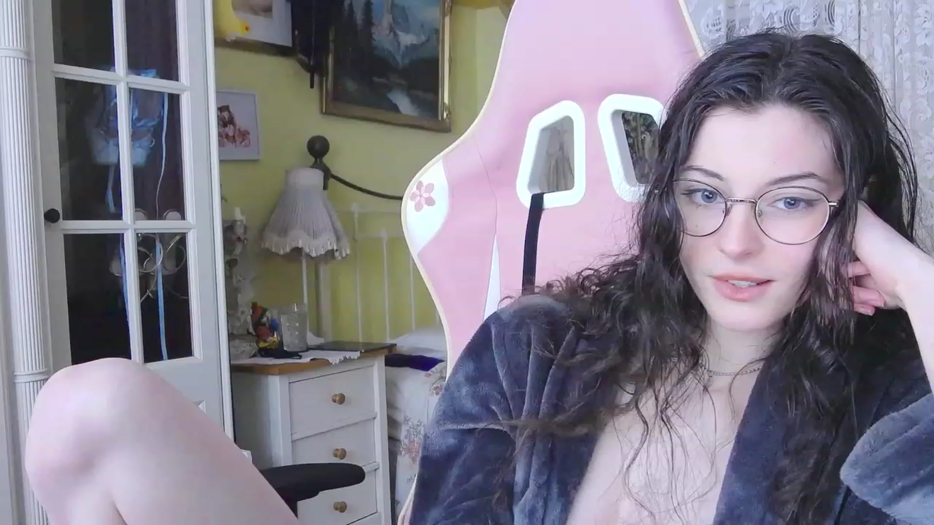 Gallery image thumbnail from viola__'s myfreecams stream on, 02/08/2024, 14:20 image 18 of 20