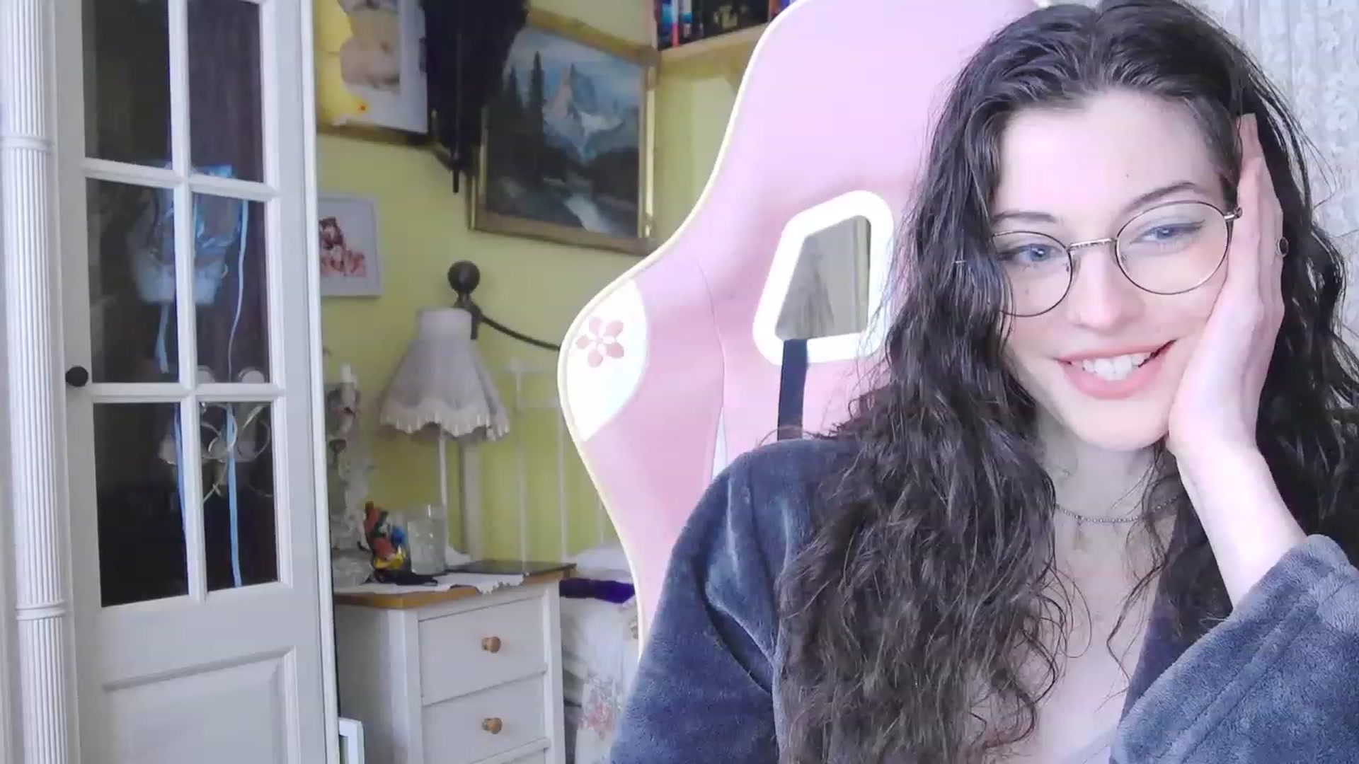 Gallery image thumbnail from viola__'s myfreecams stream on, 02/08/2024, 14:20 image 12 of 20