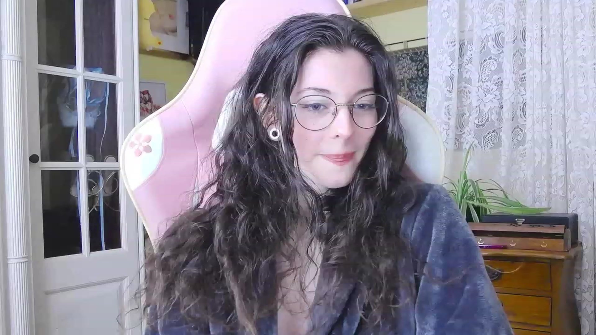 Gallery image thumbnail from viola__'s myfreecams stream on, 02/08/2024, 14:20 image 10 of 20