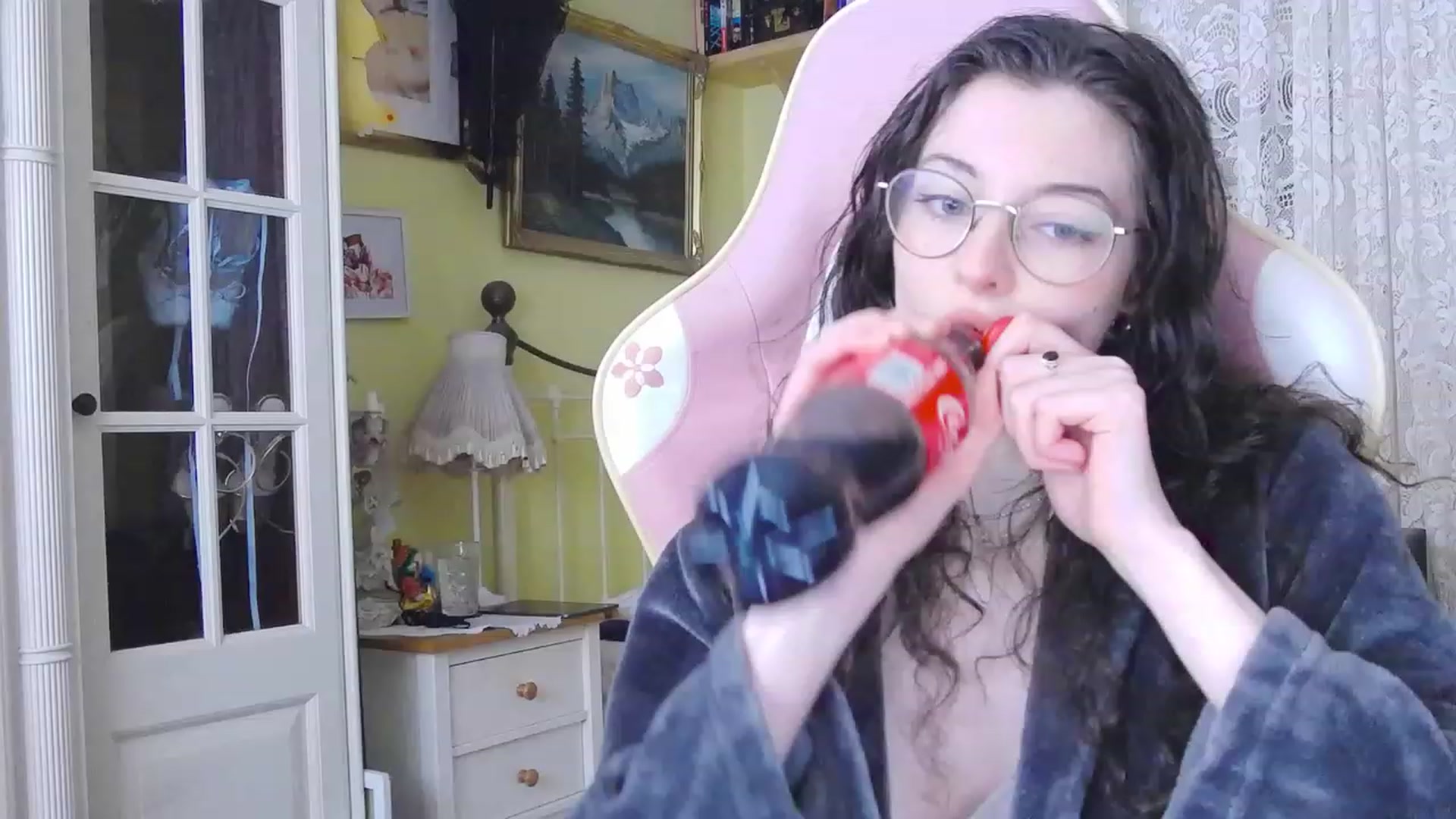 Gallery image thumbnail from viola__'s myfreecams stream on, 02/08/2024, 14:20 image 13 of 20