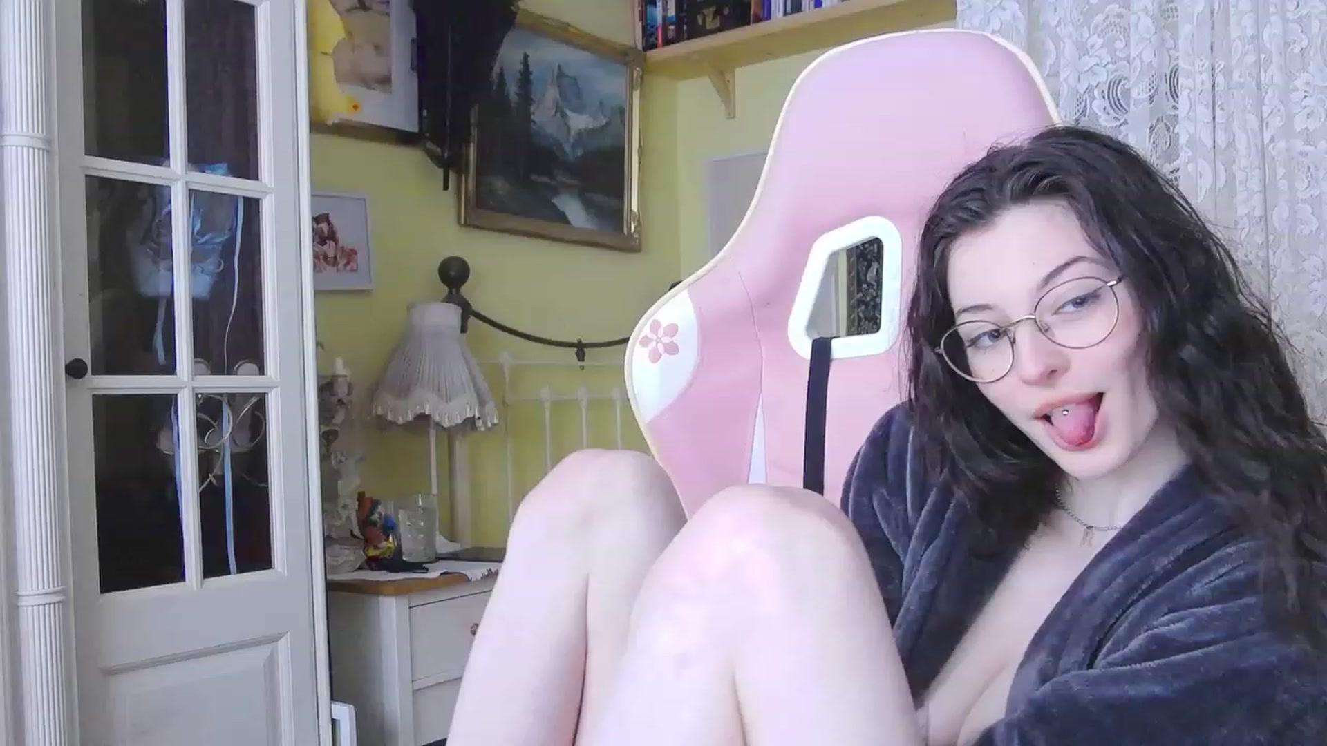 Gallery image thumbnail from viola__'s myfreecams stream on, 02/08/2024, 14:20 image 15 of 20