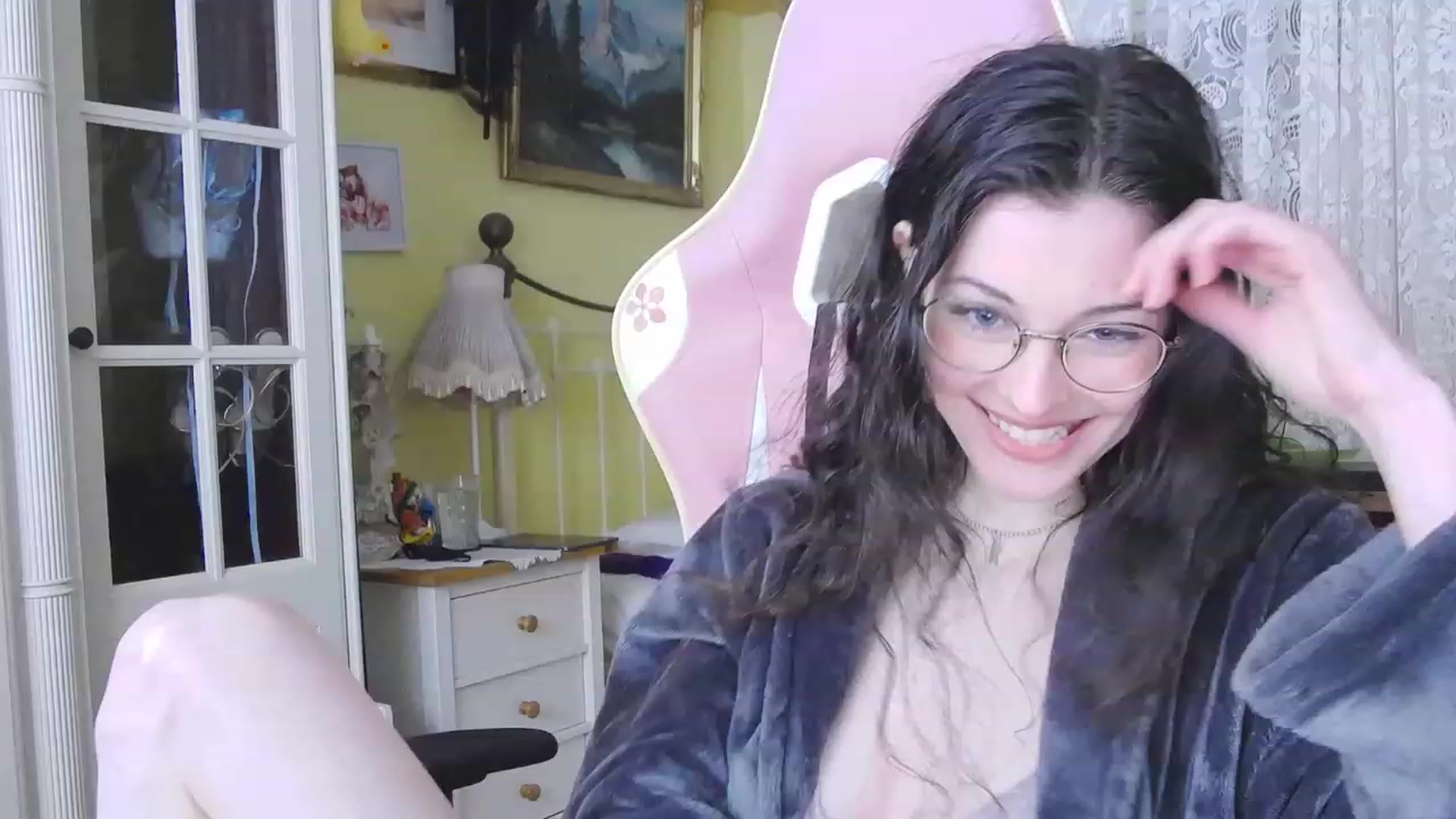 Gallery image thumbnail from viola__'s myfreecams stream on, 02/08/2024, 14:20 image 17 of 20