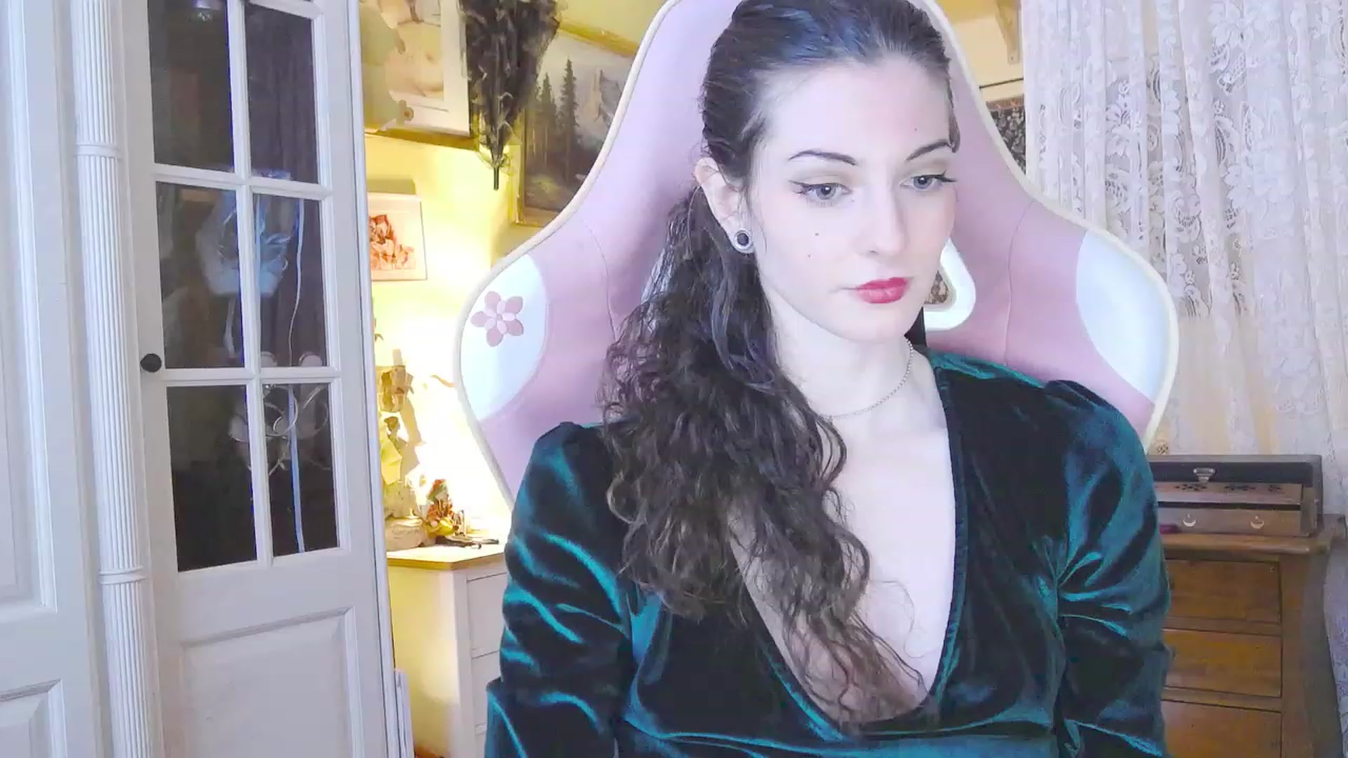 Gallery image thumbnail from viola__'s myfreecams stream on, 02/16/2024, 17:21 image 11 of 20