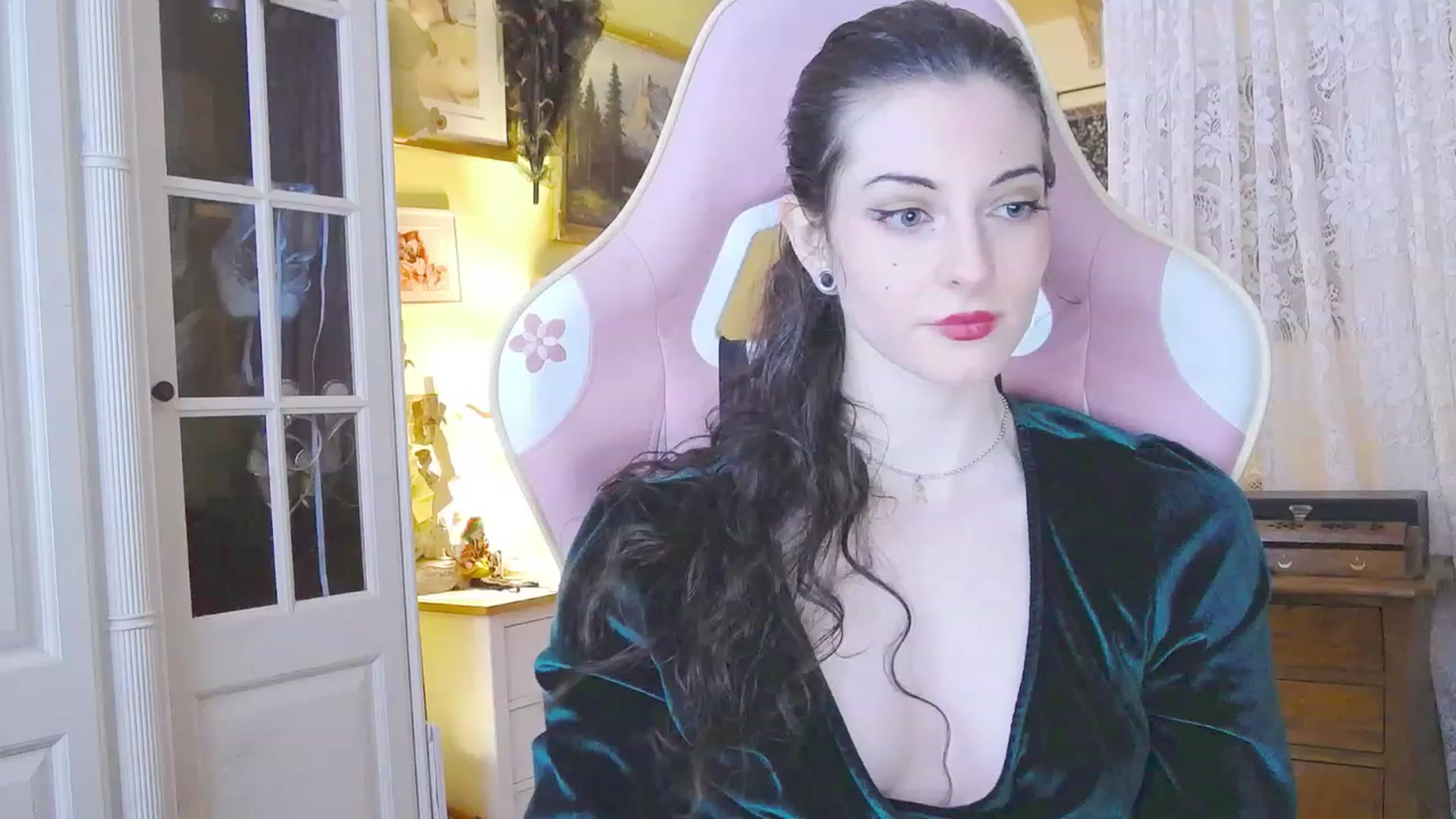 Gallery image thumbnail from viola__'s myfreecams stream on, 02/16/2024, 17:21 image 18 of 20