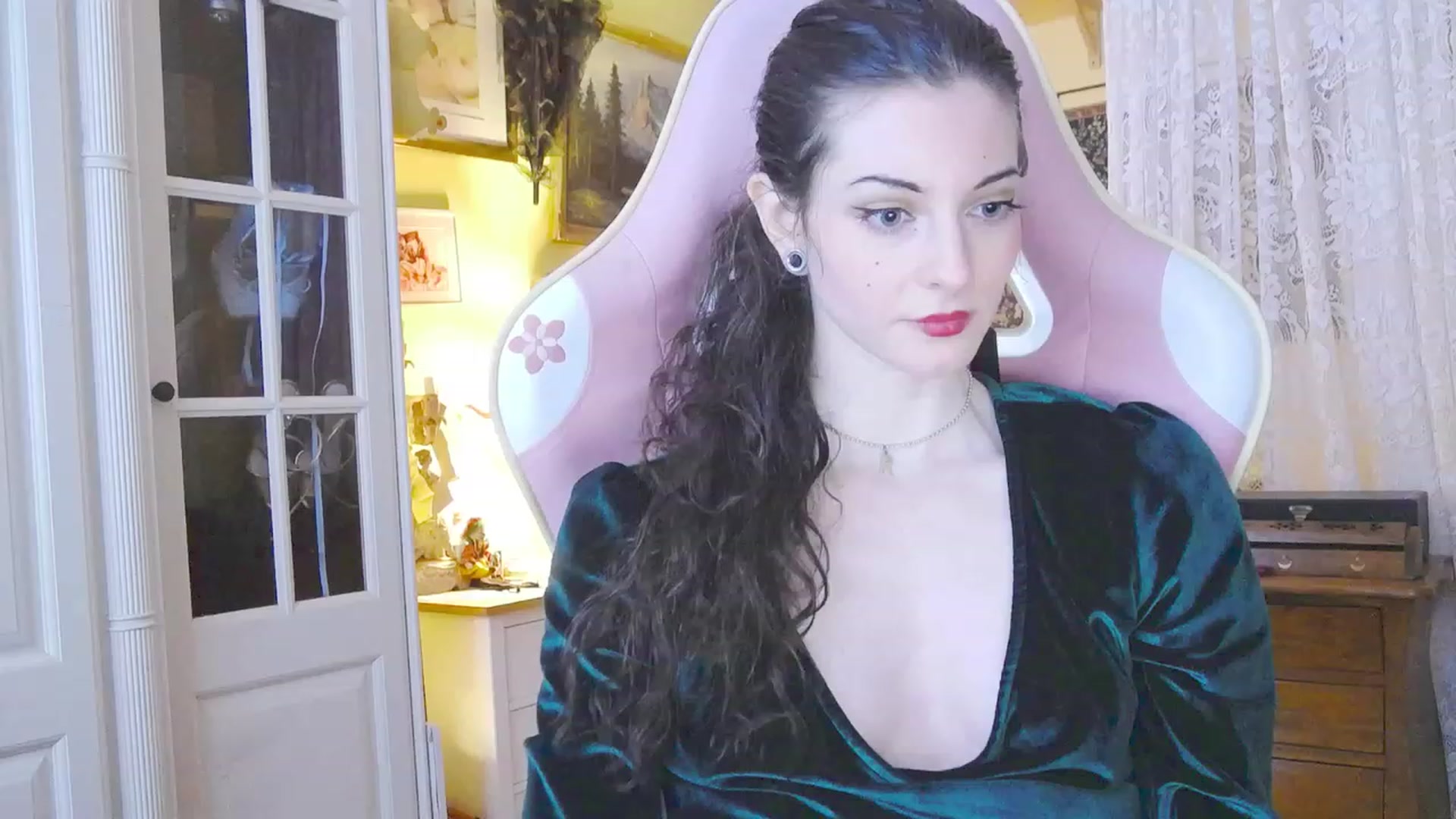 Gallery image thumbnail from viola__'s myfreecams stream on, 02/16/2024, 17:21 image 12 of 20