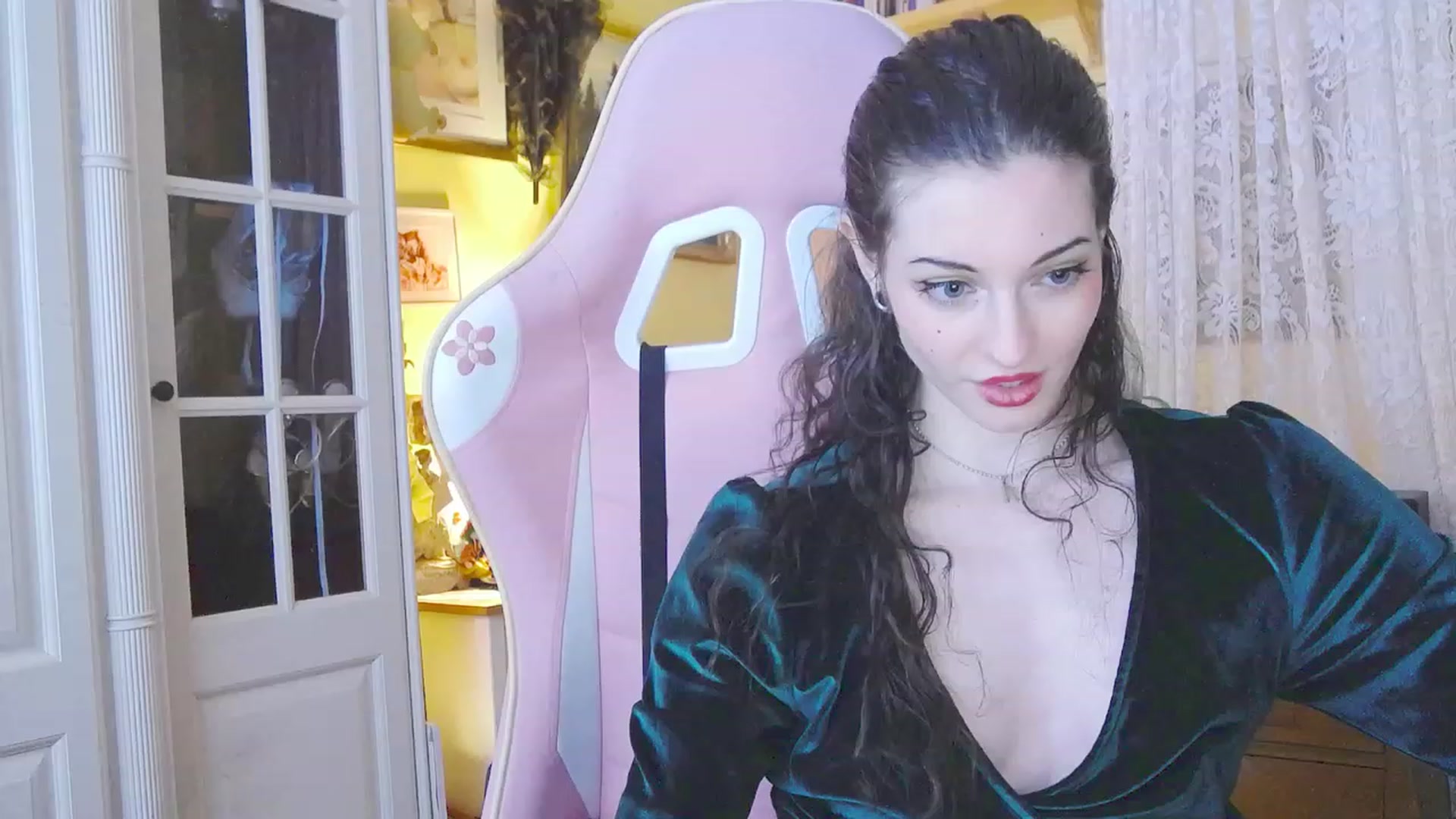 Gallery image thumbnail from viola__'s myfreecams stream on, 02/16/2024, 17:21 image 4 of 20