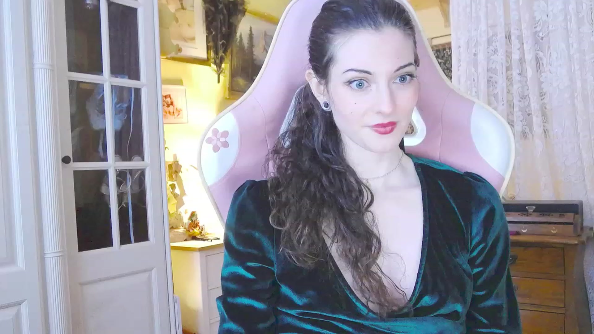 Gallery image thumbnail from viola__'s myfreecams stream on, 02/16/2024, 17:21 image 9 of 20