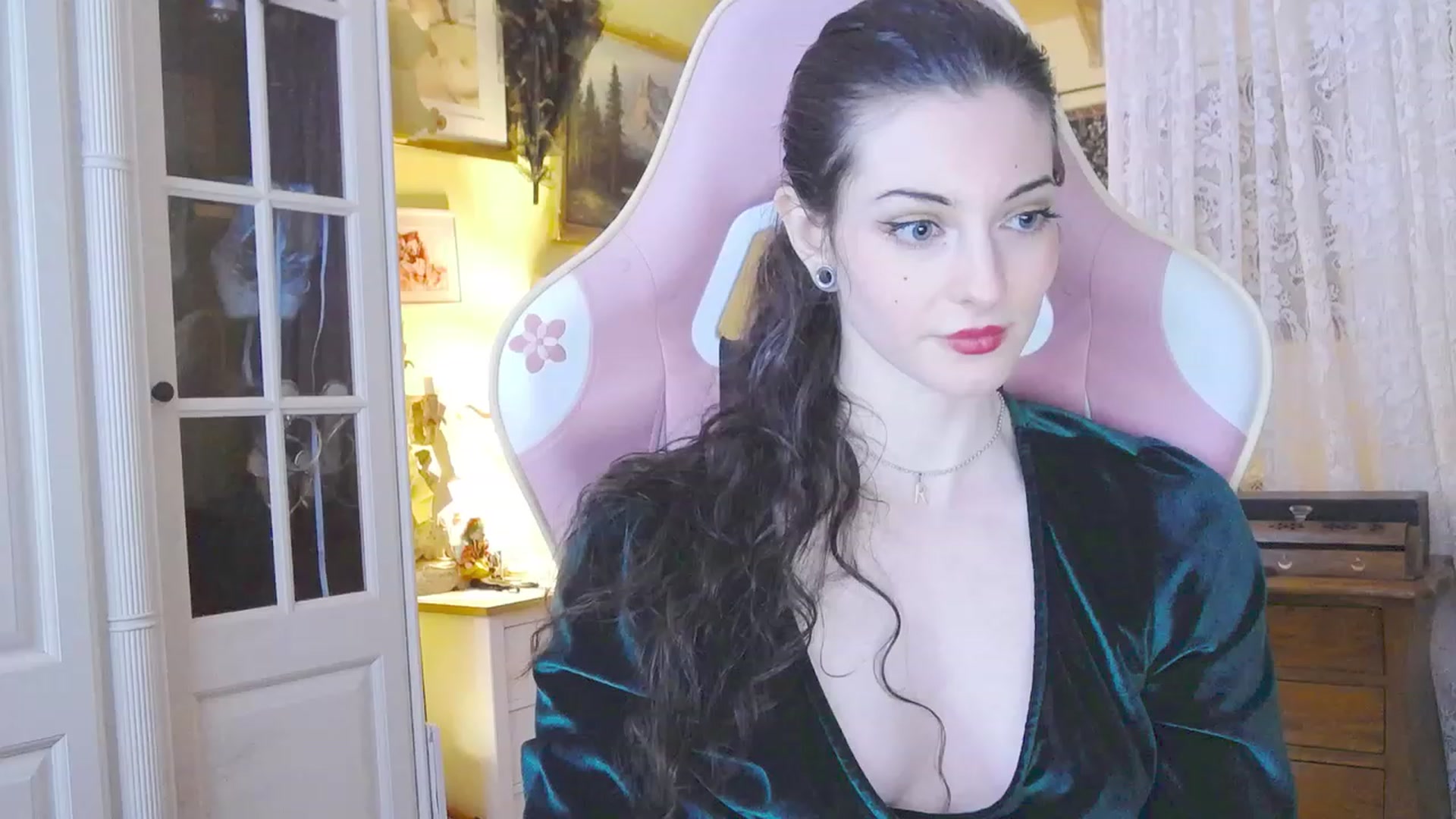 Gallery image thumbnail from viola__'s myfreecams stream on, 02/16/2024, 17:21 image 17 of 20