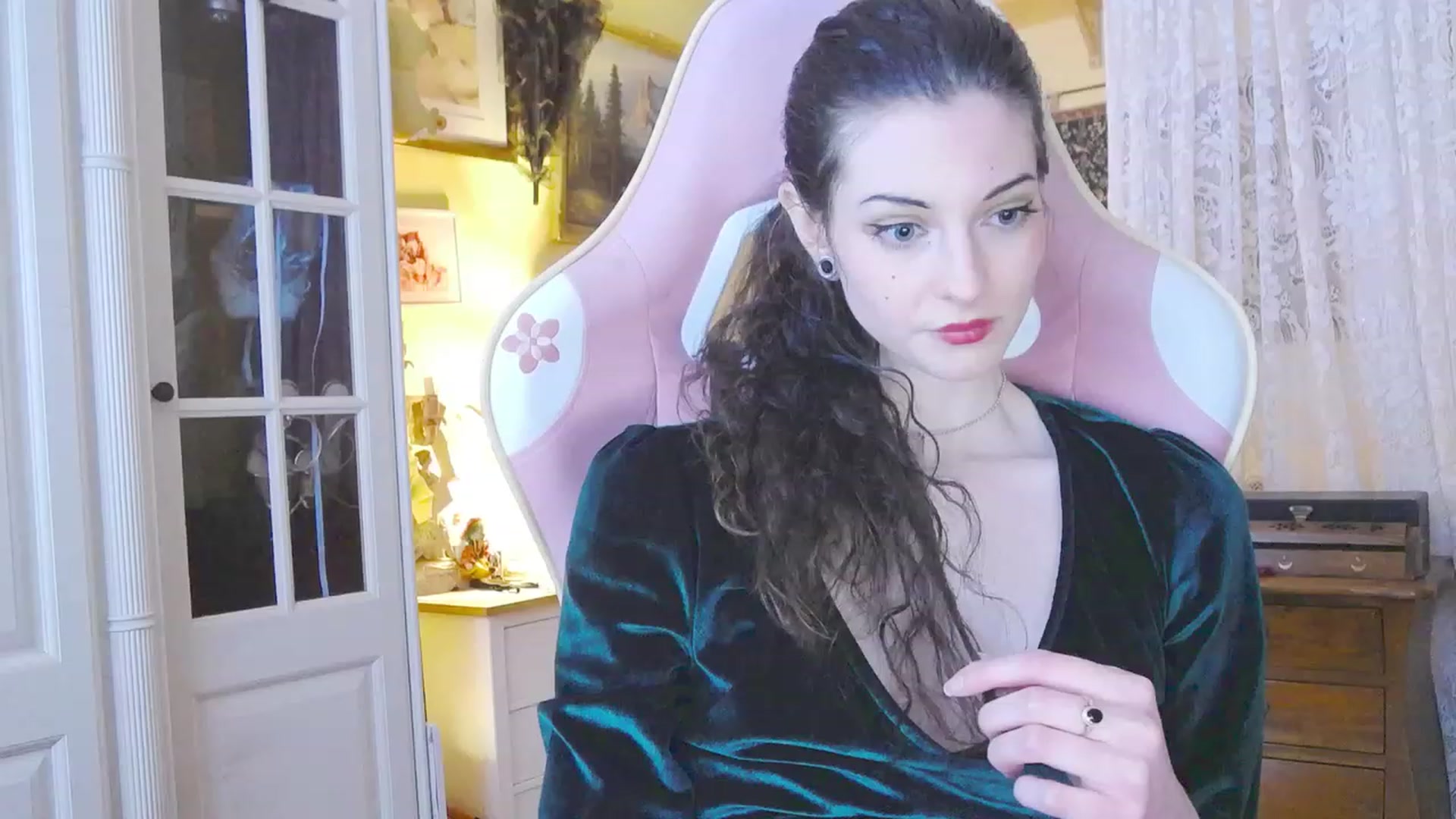 Gallery image thumbnail from viola__'s myfreecams stream on, 02/16/2024, 17:21 image 8 of 20