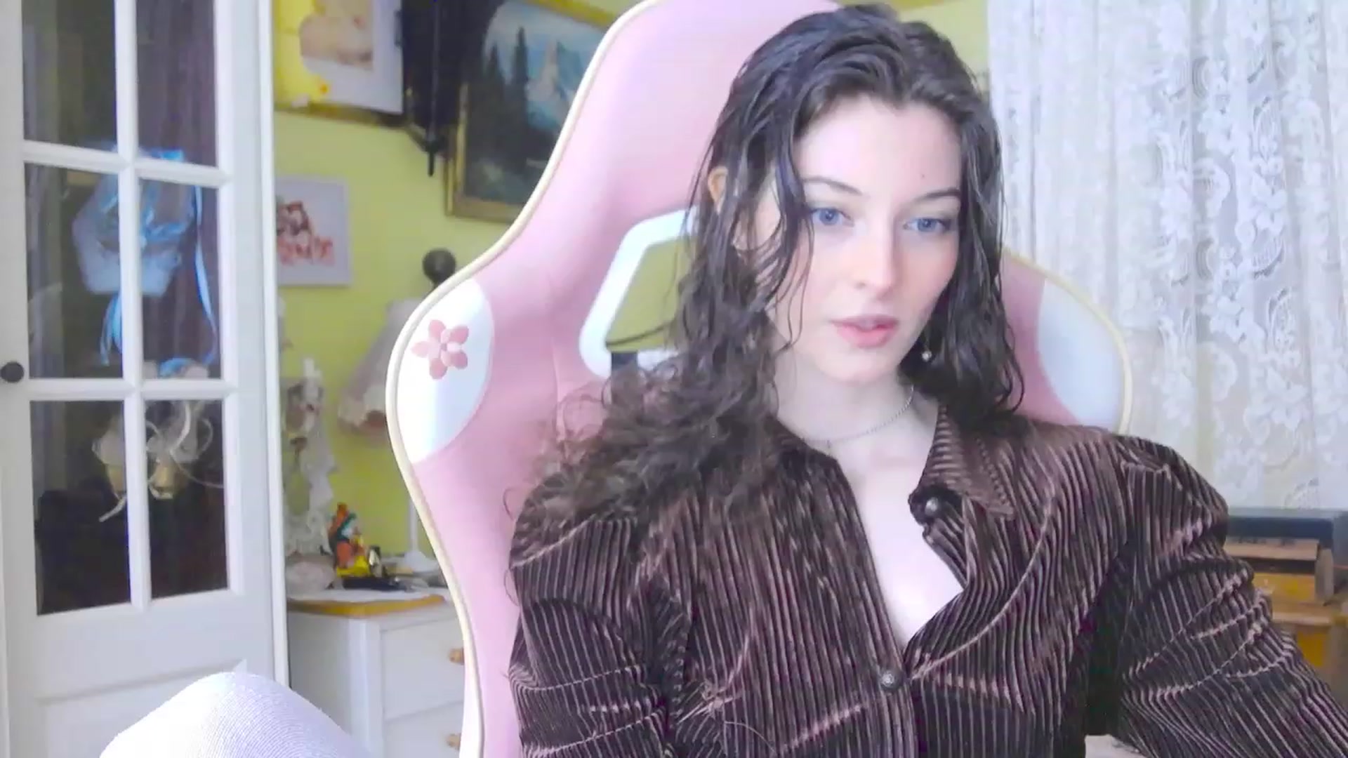 Gallery image thumbnail from viola__'s myfreecams stream on, 02/28/2024, 16:19 image 13 of 20