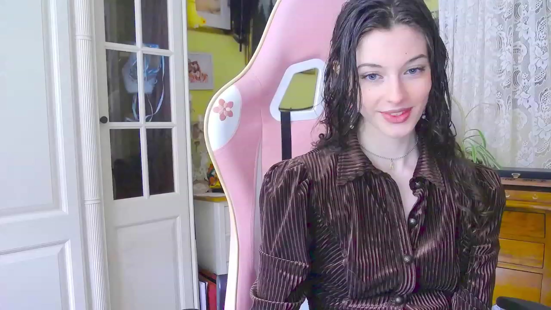 Gallery image thumbnail from viola__'s myfreecams stream on, 02/28/2024, 16:19 image 4 of 20
