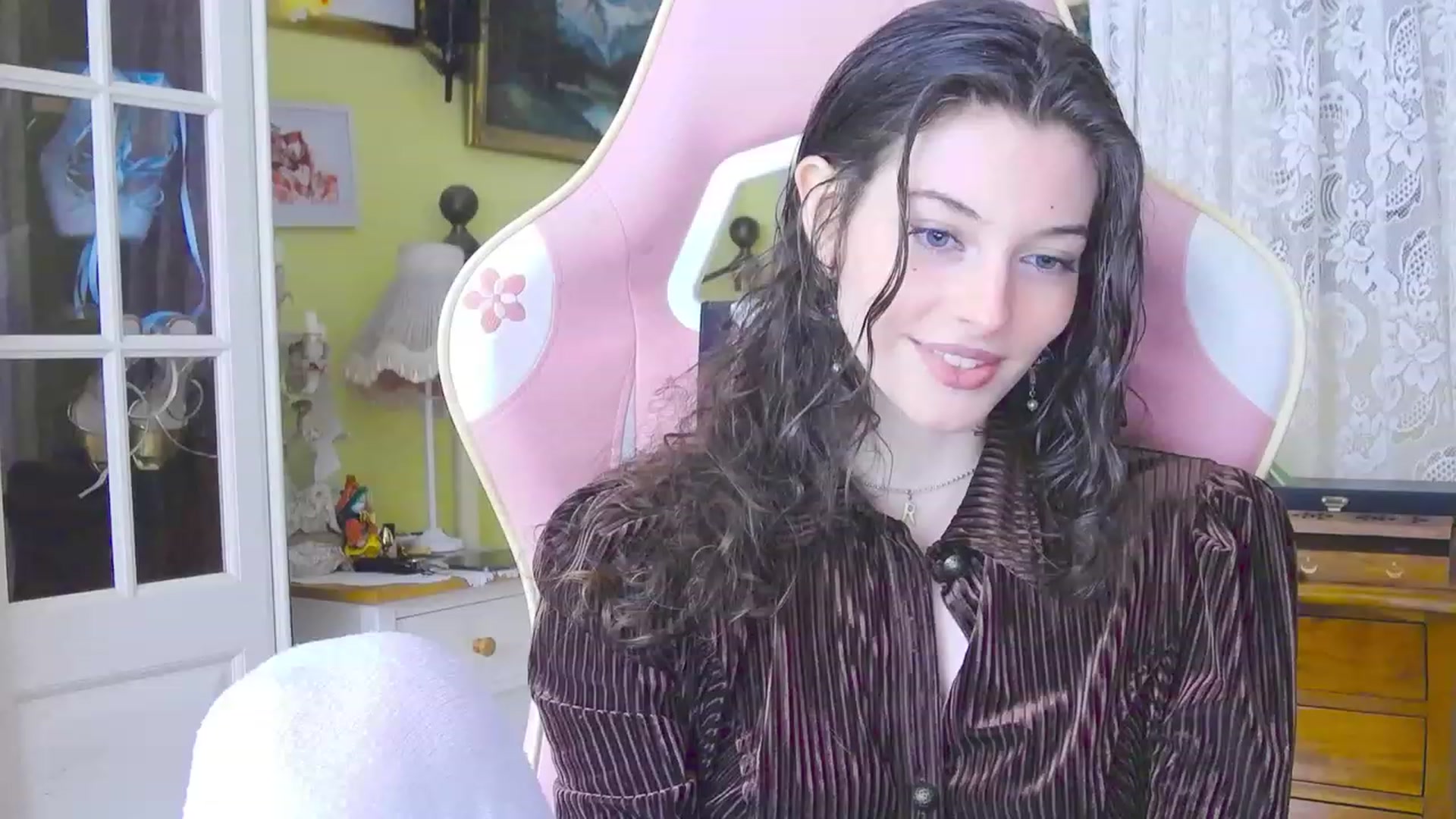 Gallery image thumbnail from viola__'s myfreecams stream on, 02/28/2024, 16:19 image 16 of 20