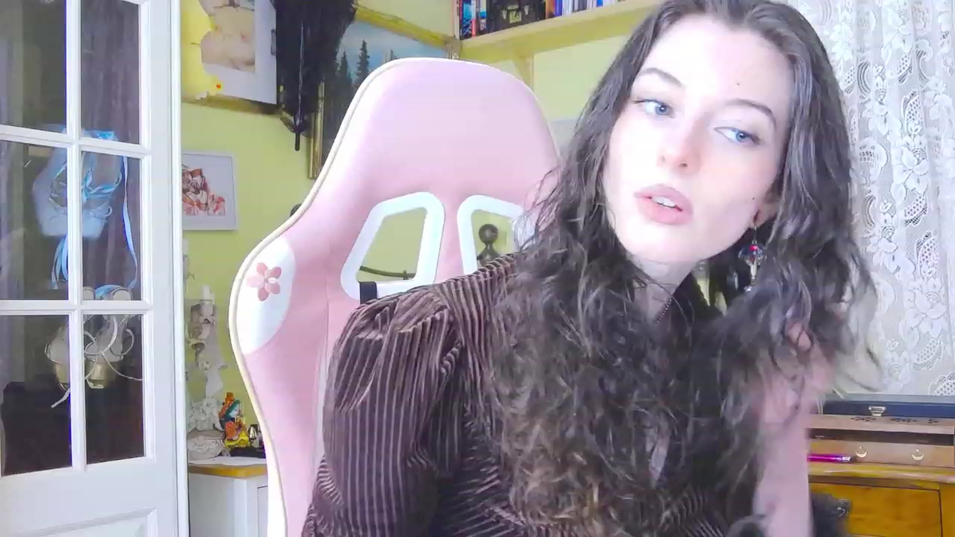 Gallery image thumbnail from viola__'s myfreecams stream on, 02/28/2024, 16:19 image 20 of 20