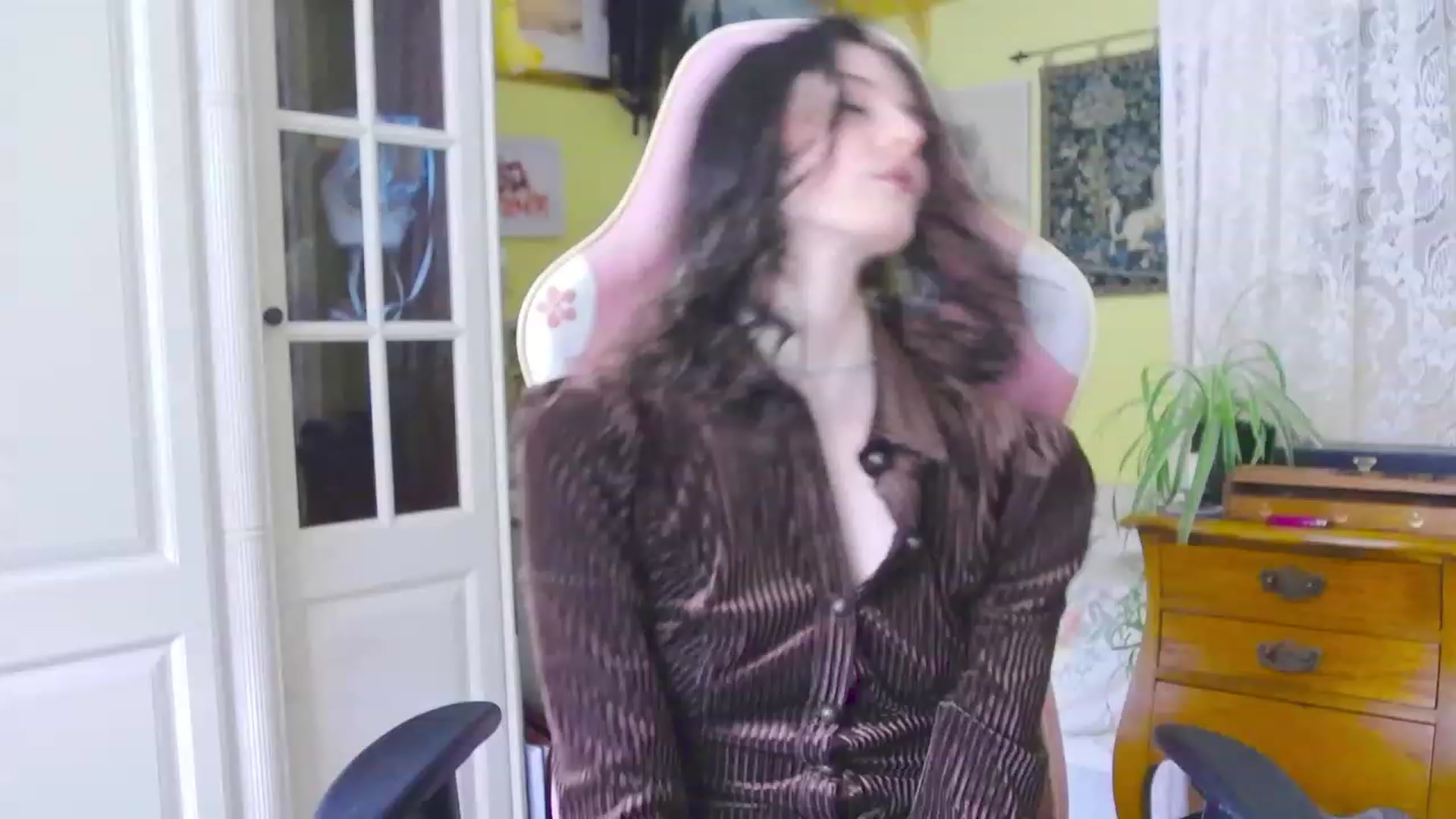 Gallery image thumbnail from viola__'s myfreecams stream on, 02/28/2024, 16:19 image 3 of 20