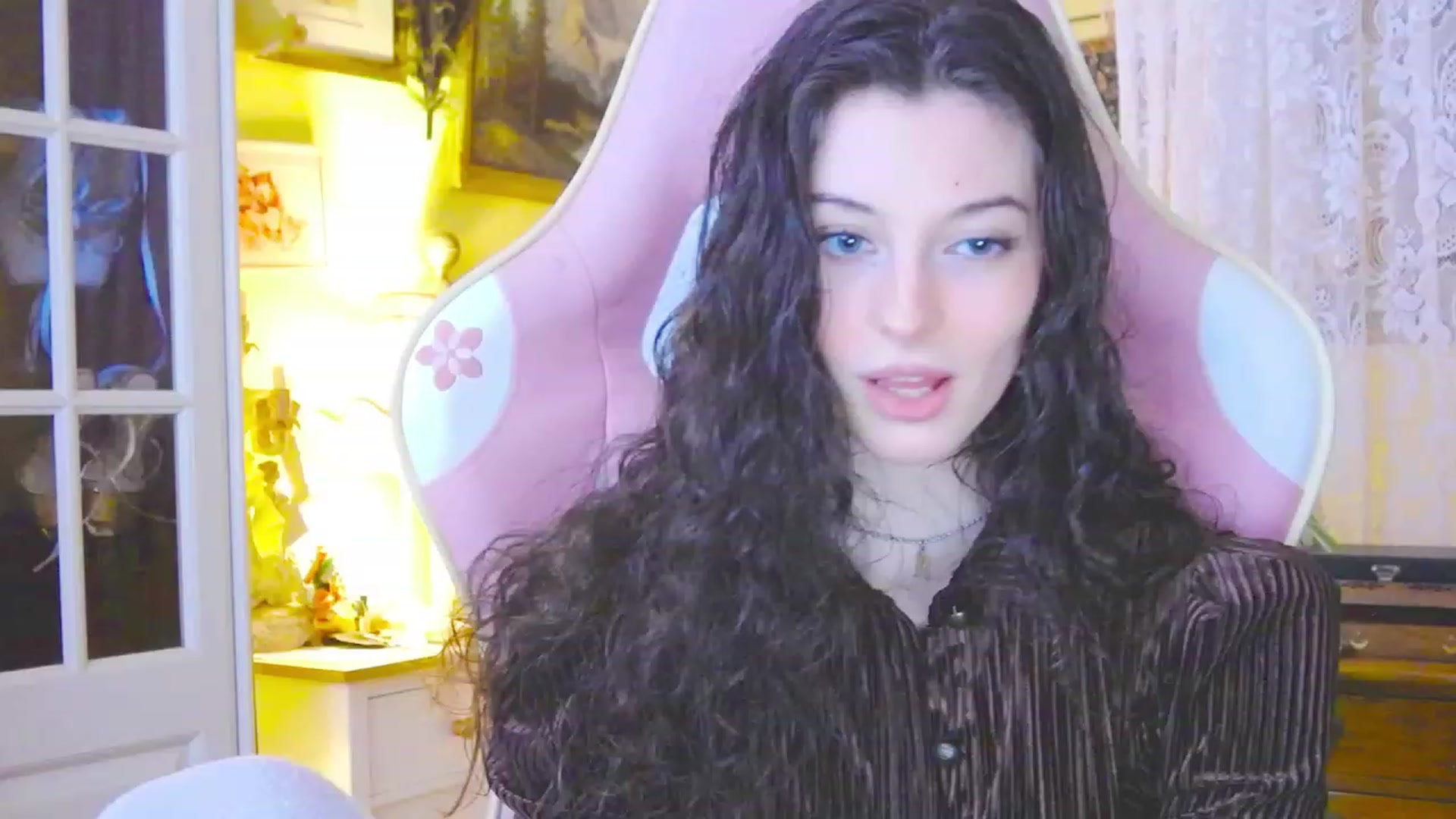 Gallery image thumbnail from viola__'s myfreecams stream on, 02/28/2024, 17:49 image 6 of 20