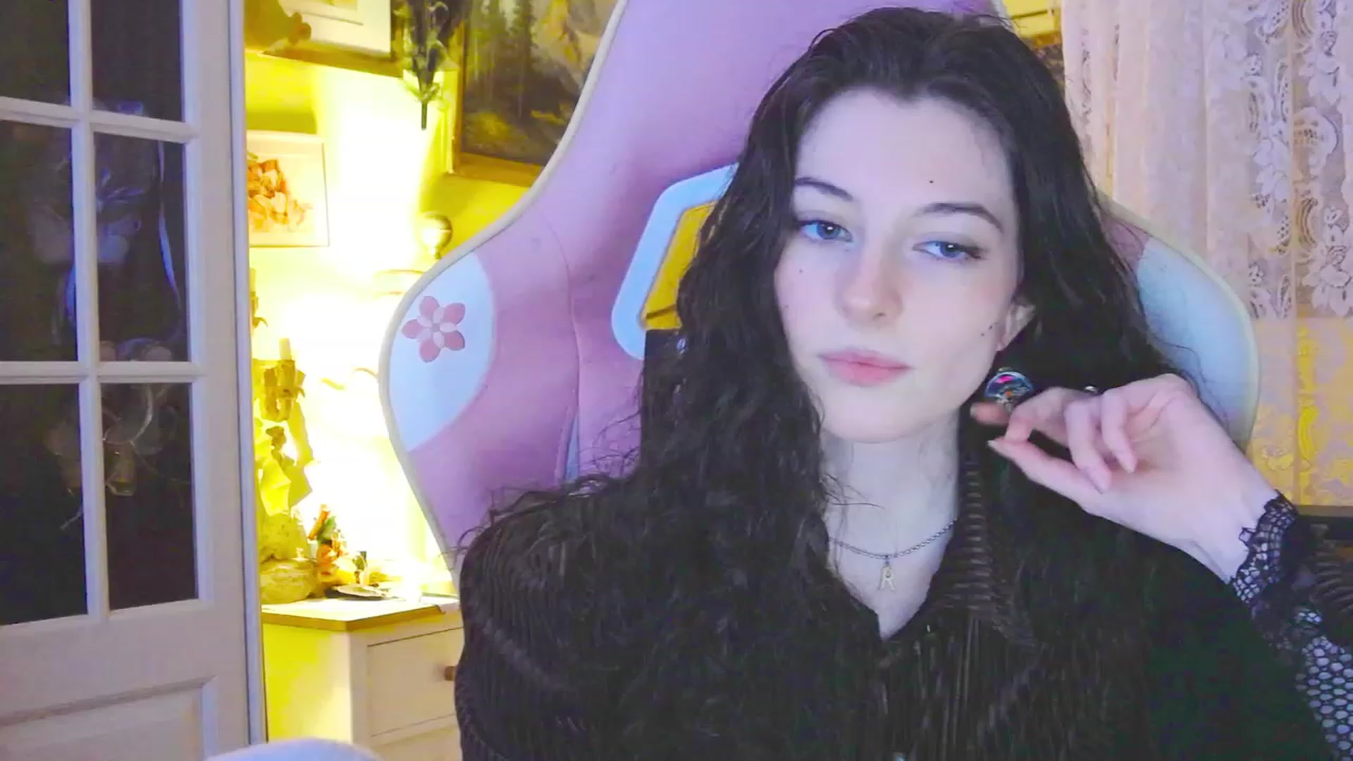 Gallery image thumbnail from viola__'s myfreecams stream on, 02/28/2024, 17:49 image 17 of 20