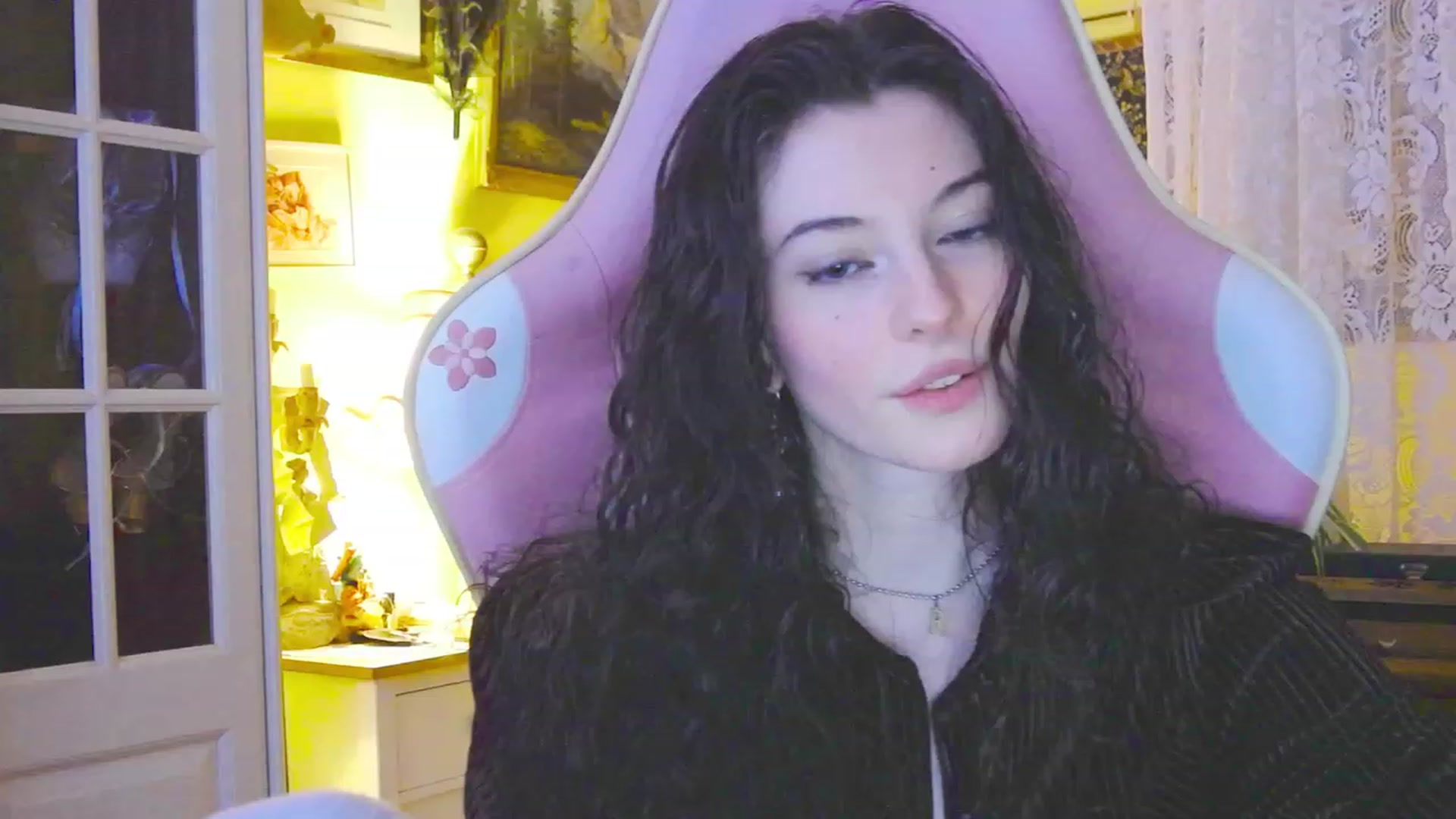 Gallery image thumbnail from viola__'s myfreecams stream on, 02/28/2024, 17:49 image 16 of 20