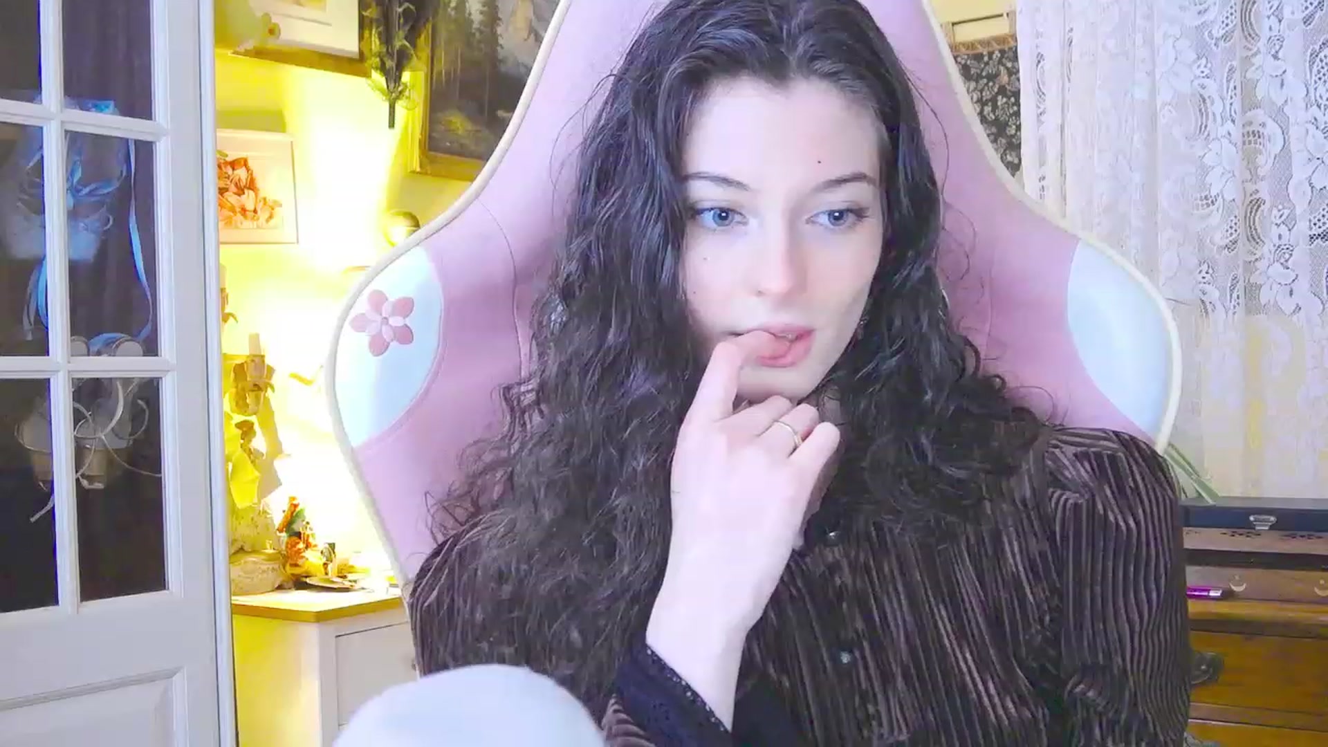 Gallery image thumbnail from viola__'s myfreecams stream on, 02/28/2024, 17:49 image 4 of 20