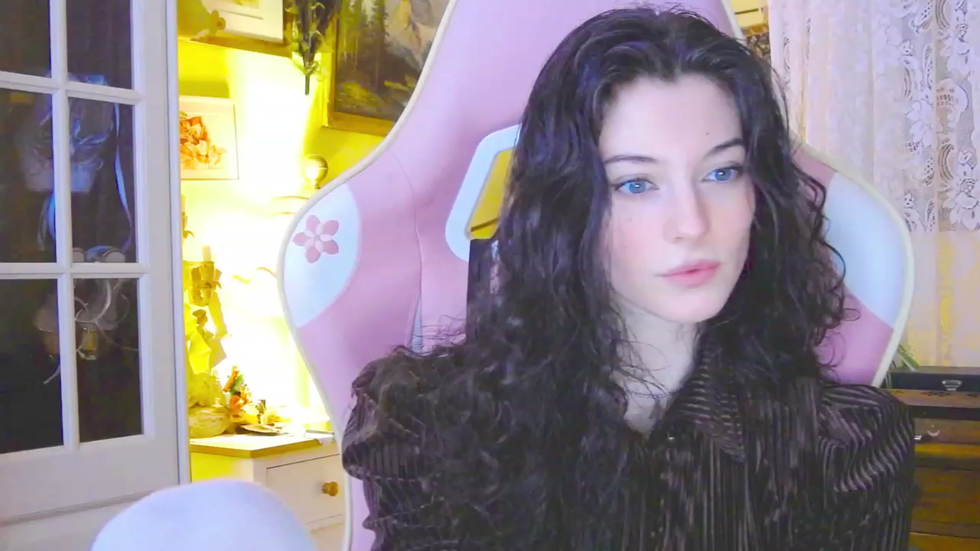 Gallery image thumbnail from viola__'s myfreecams stream on, 02/28/2024, 17:49 image 11 of 20