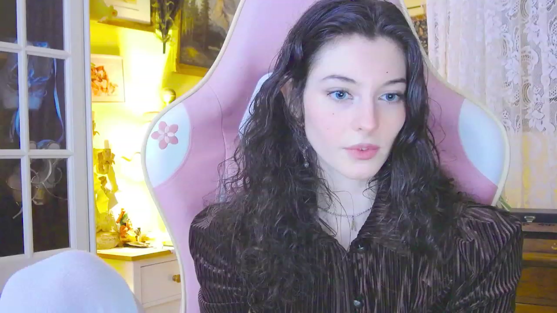 Gallery image thumbnail from viola__'s myfreecams stream on, 02/28/2024, 17:49 image 3 of 20