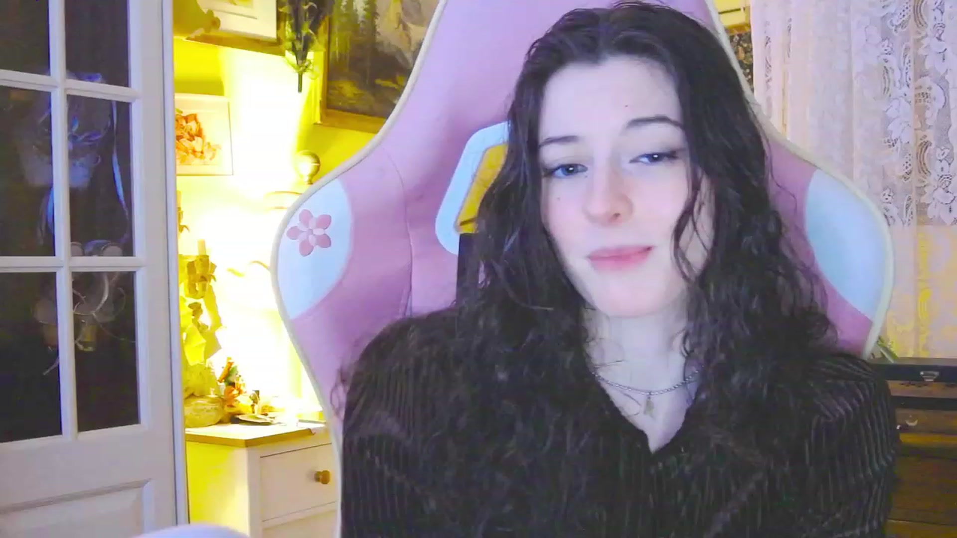 Gallery image thumbnail from viola__'s myfreecams stream on, 02/28/2024, 17:49 image 13 of 20