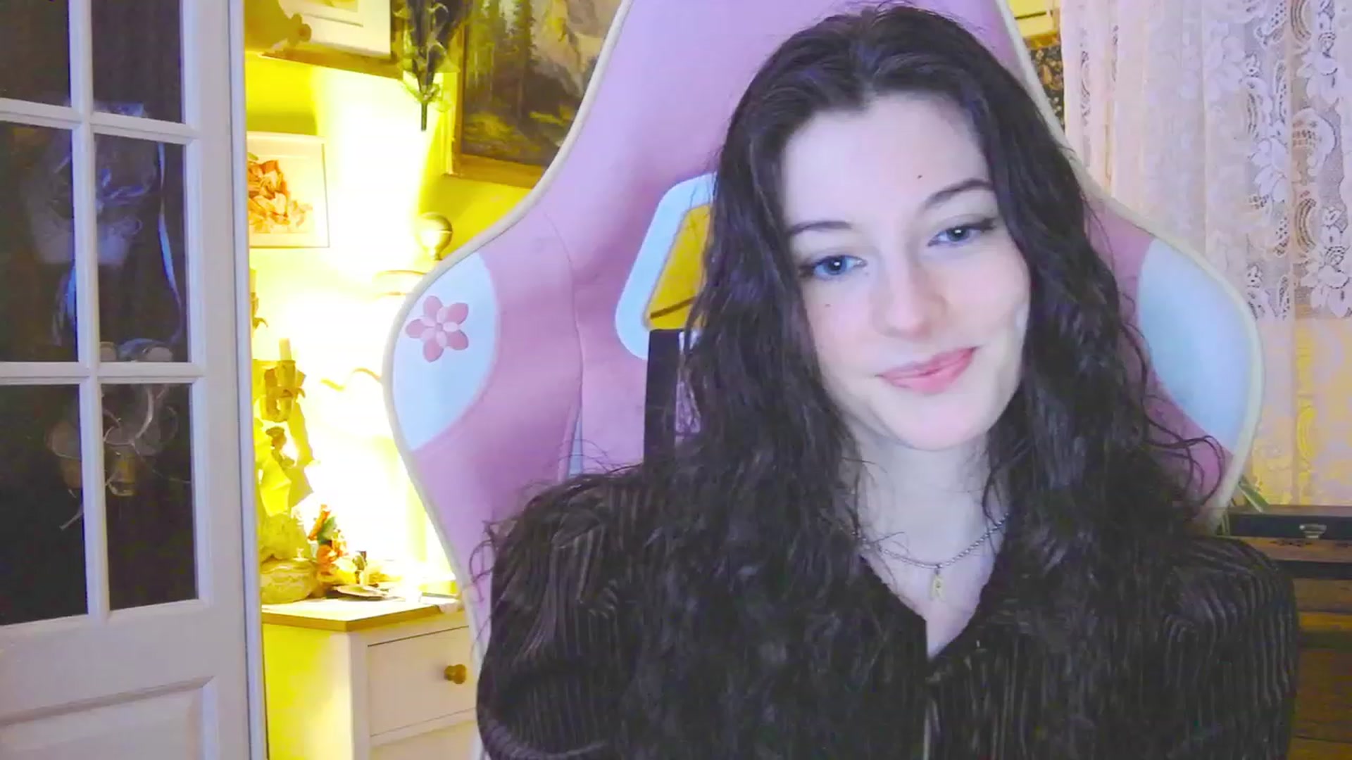 Gallery image thumbnail from viola__'s myfreecams stream on, 02/28/2024, 17:49 image 14 of 20