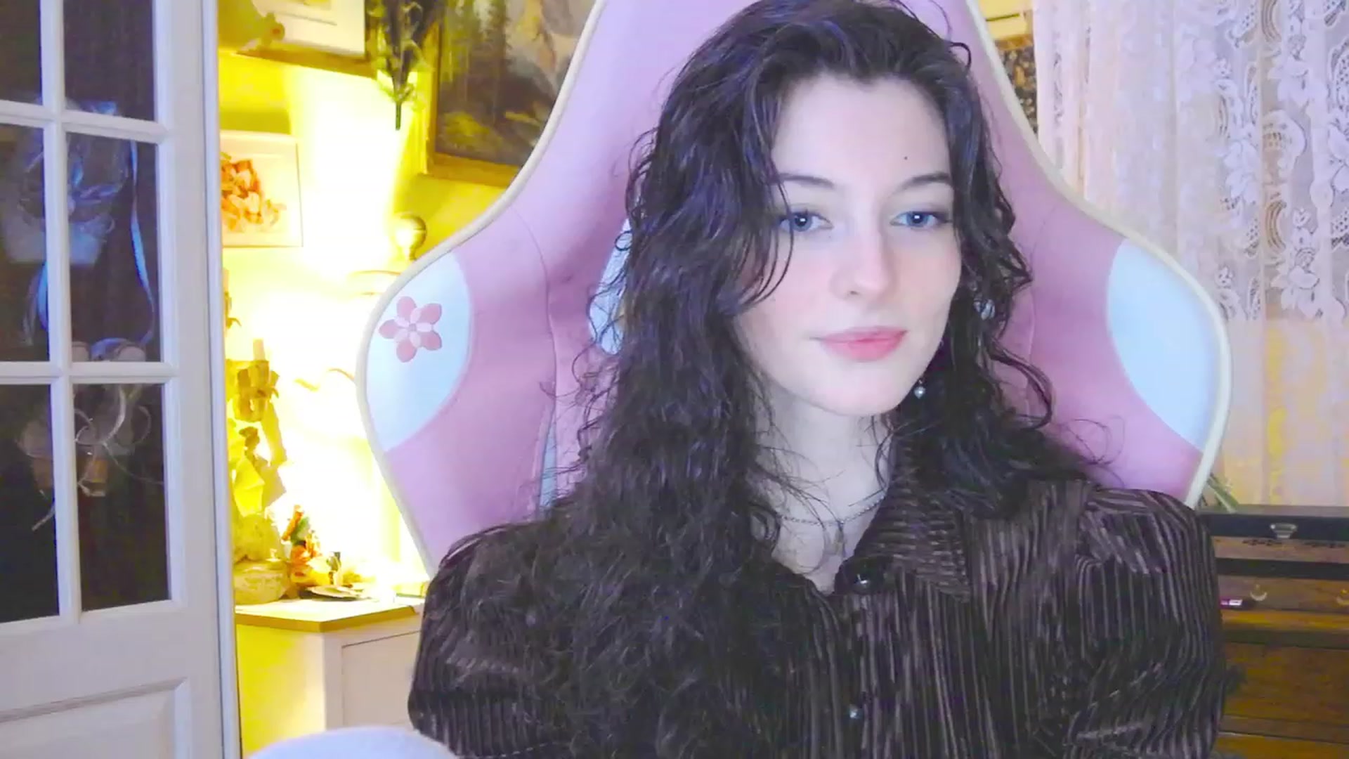 Gallery image thumbnail from viola__'s myfreecams stream on, 02/28/2024, 17:49 image 10 of 20