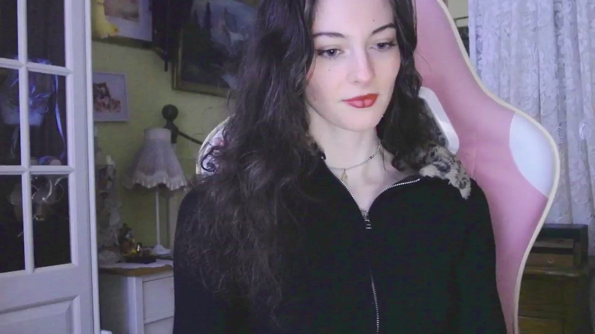 Gallery image thumbnail from viola__'s myfreecams stream on, 03/01/2024, 17:23 image 18 of 20
