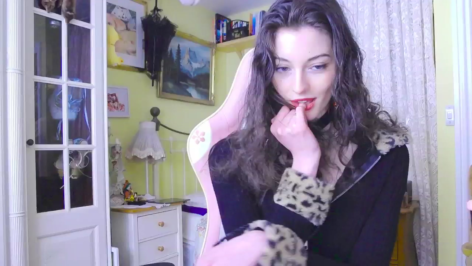 Gallery image thumbnail from viola__'s myfreecams stream on, 03/01/2024, 17:23 image 8 of 20