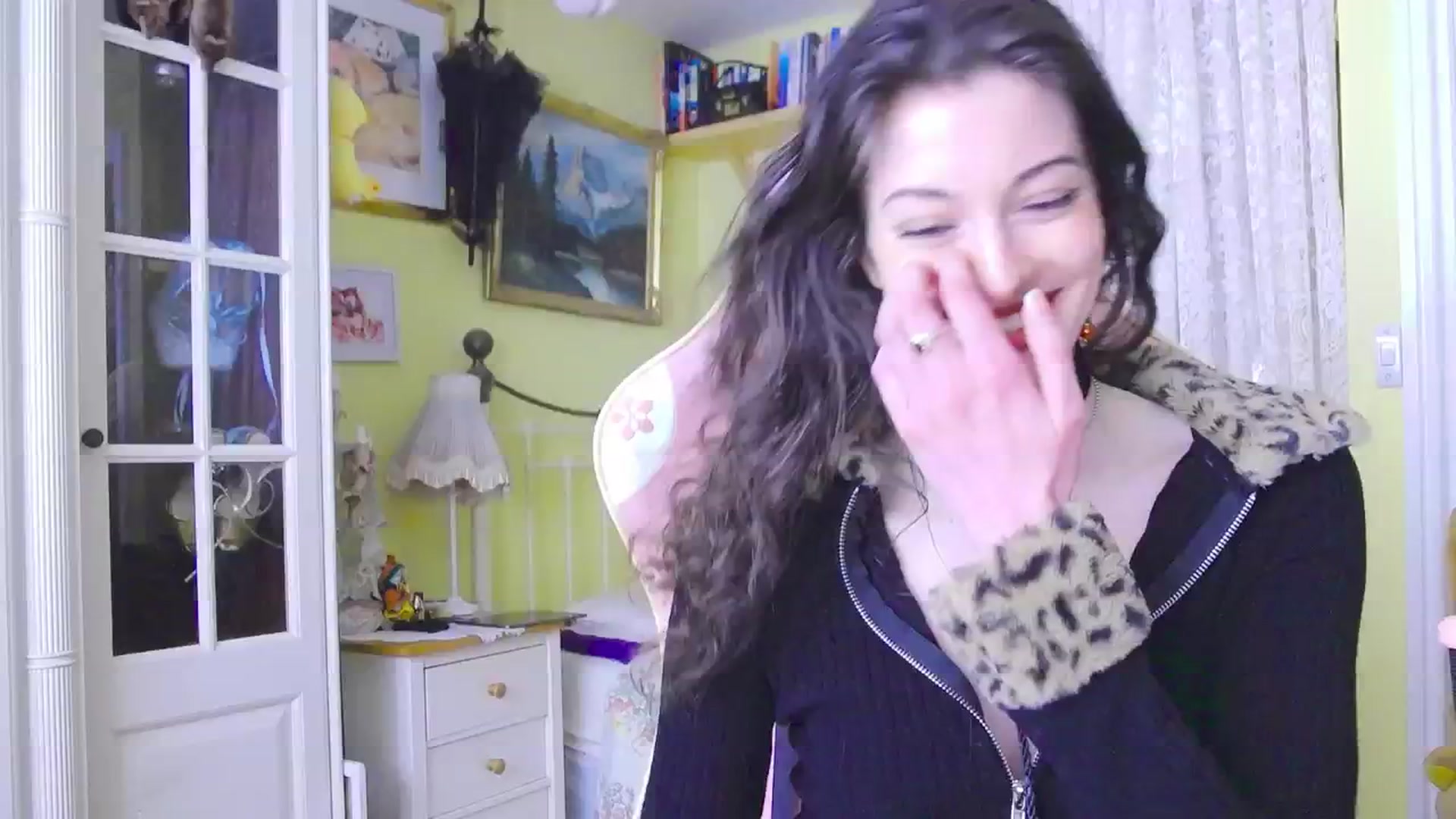 Gallery image thumbnail from viola__'s myfreecams stream on, 03/01/2024, 17:23 image 7 of 20