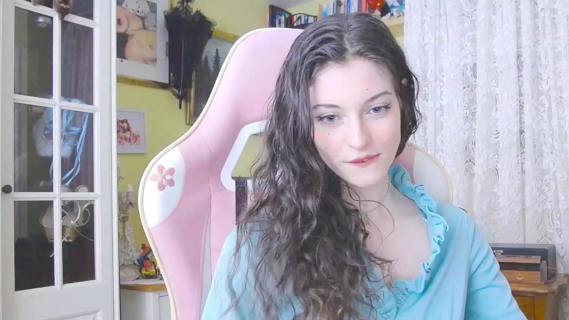 Gallery image thumbnail from viola__'s myfreecams stream on, 03/08/2024, 15:21 image 7 of 20