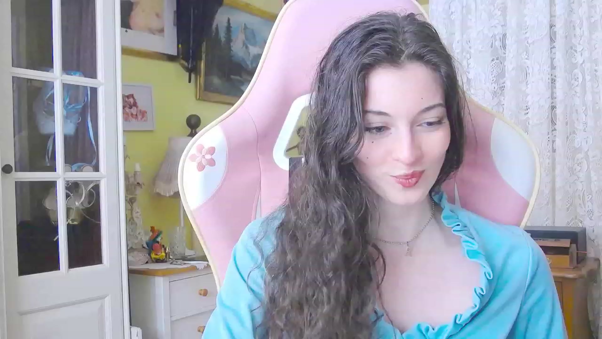 Gallery image thumbnail from viola__'s myfreecams stream on, 03/08/2024, 15:21 image 3 of 20