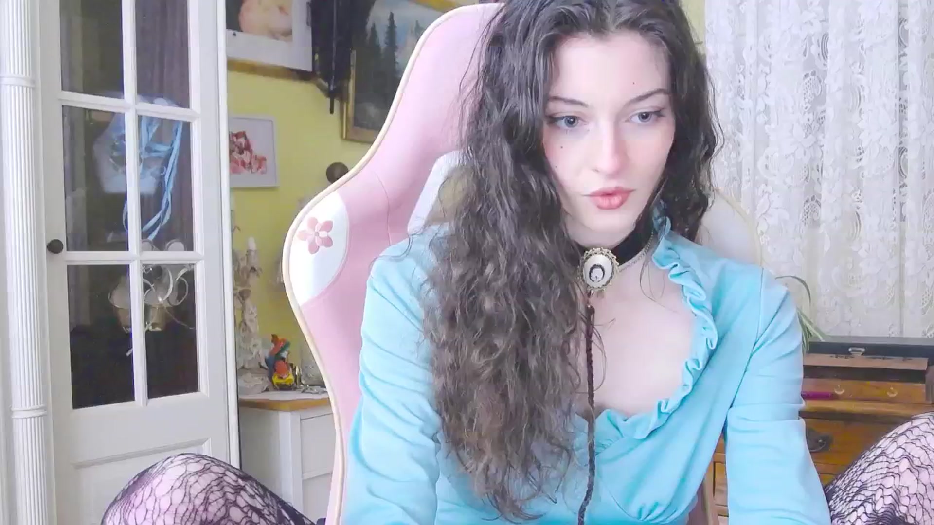 Gallery image thumbnail from viola__'s myfreecams stream on, 03/08/2024, 15:58 image 9 of 20