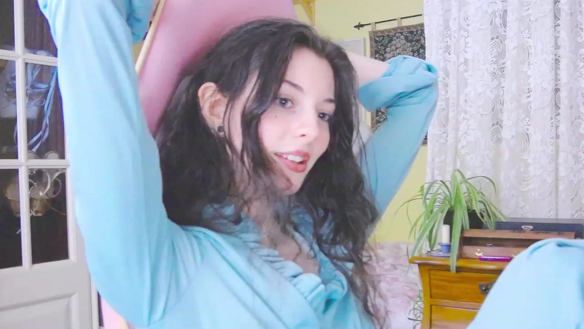 Gallery image thumbnail from viola__'s myfreecams stream on, 03/08/2024, 17:01 image 1 of 20
