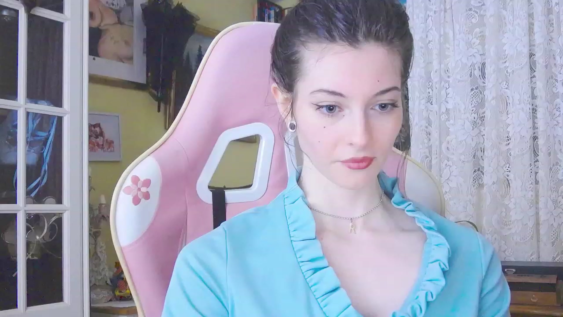 Gallery image thumbnail from viola__'s myfreecams stream on, 03/08/2024, 17:01 image 12 of 20