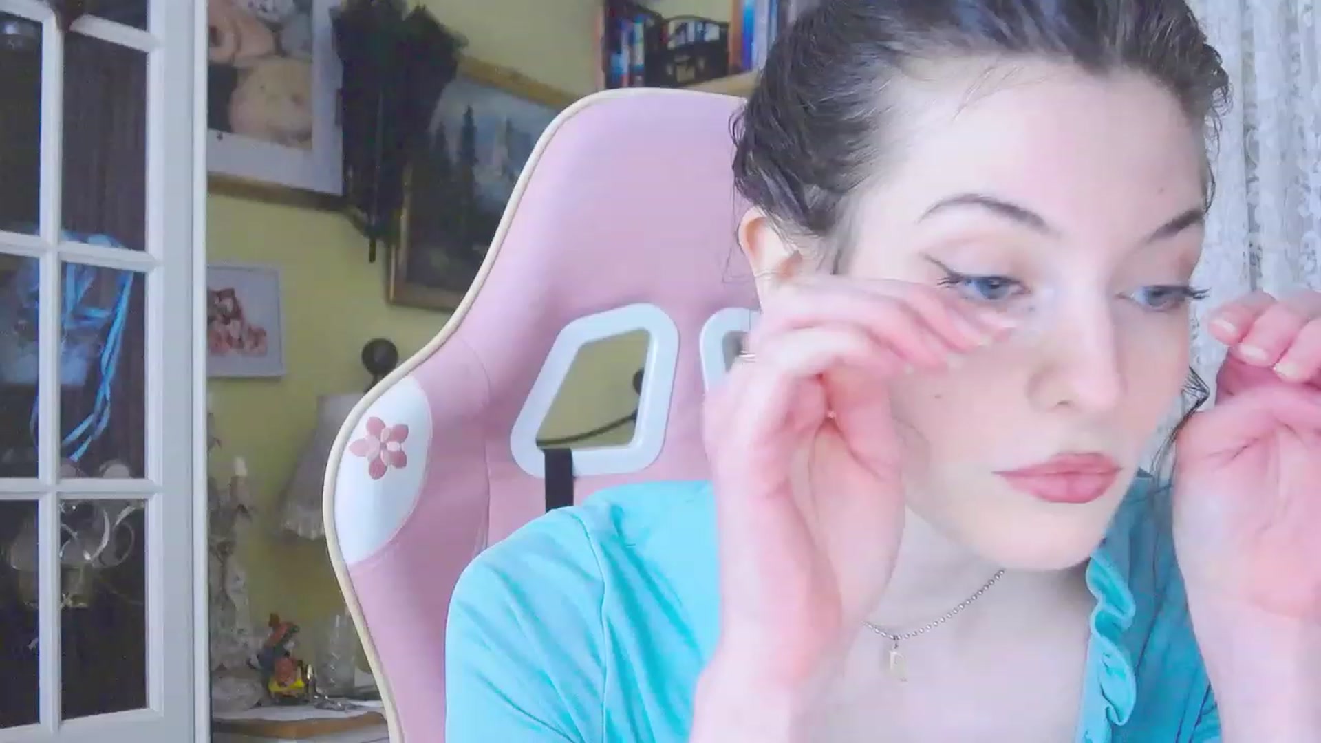 Gallery image thumbnail from viola__'s myfreecams stream on, 03/08/2024, 17:01 image 9 of 20