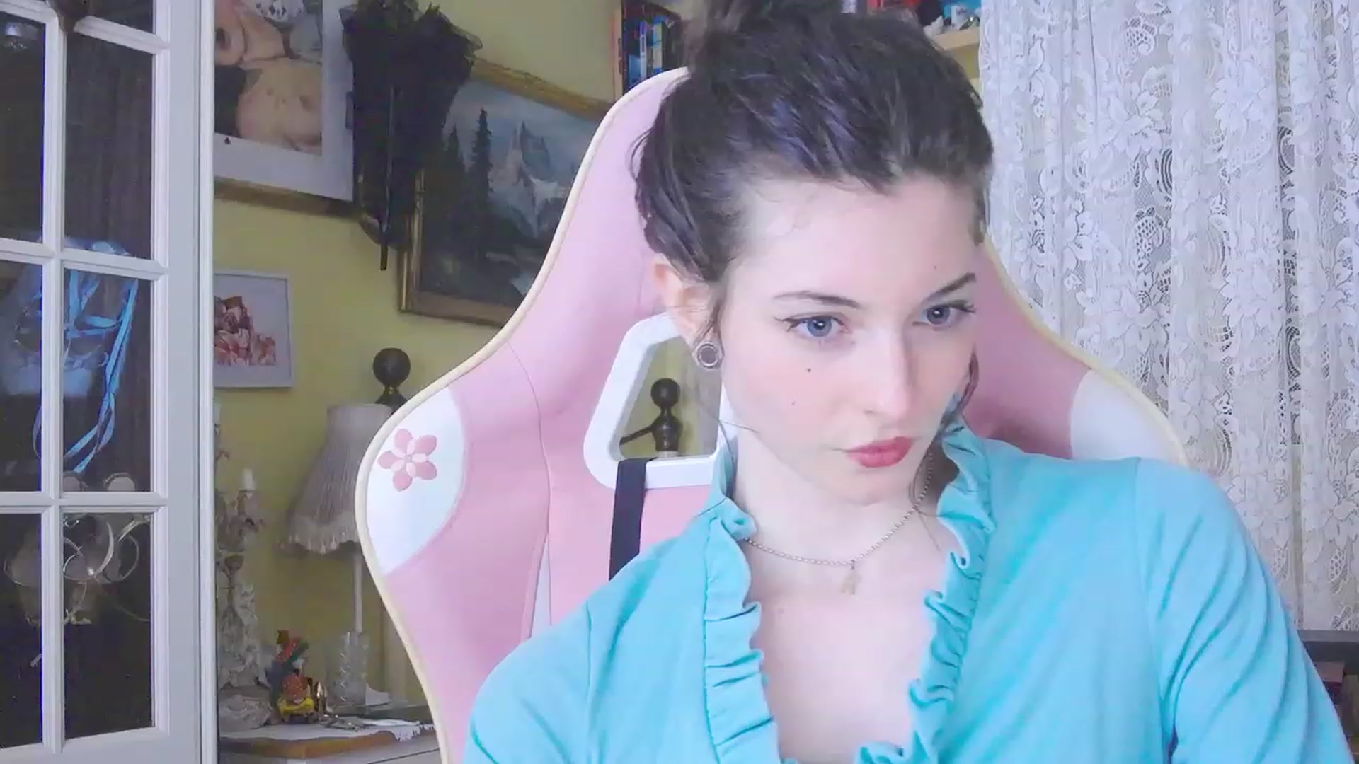 Gallery image thumbnail from viola__'s myfreecams stream on, 03/08/2024, 17:01 image 15 of 20