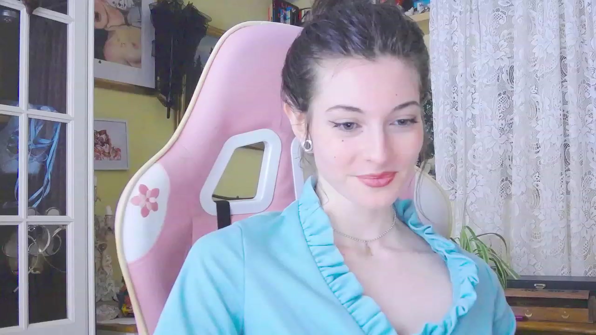 Gallery image thumbnail from viola__'s myfreecams stream on, 03/08/2024, 17:01 image 13 of 20