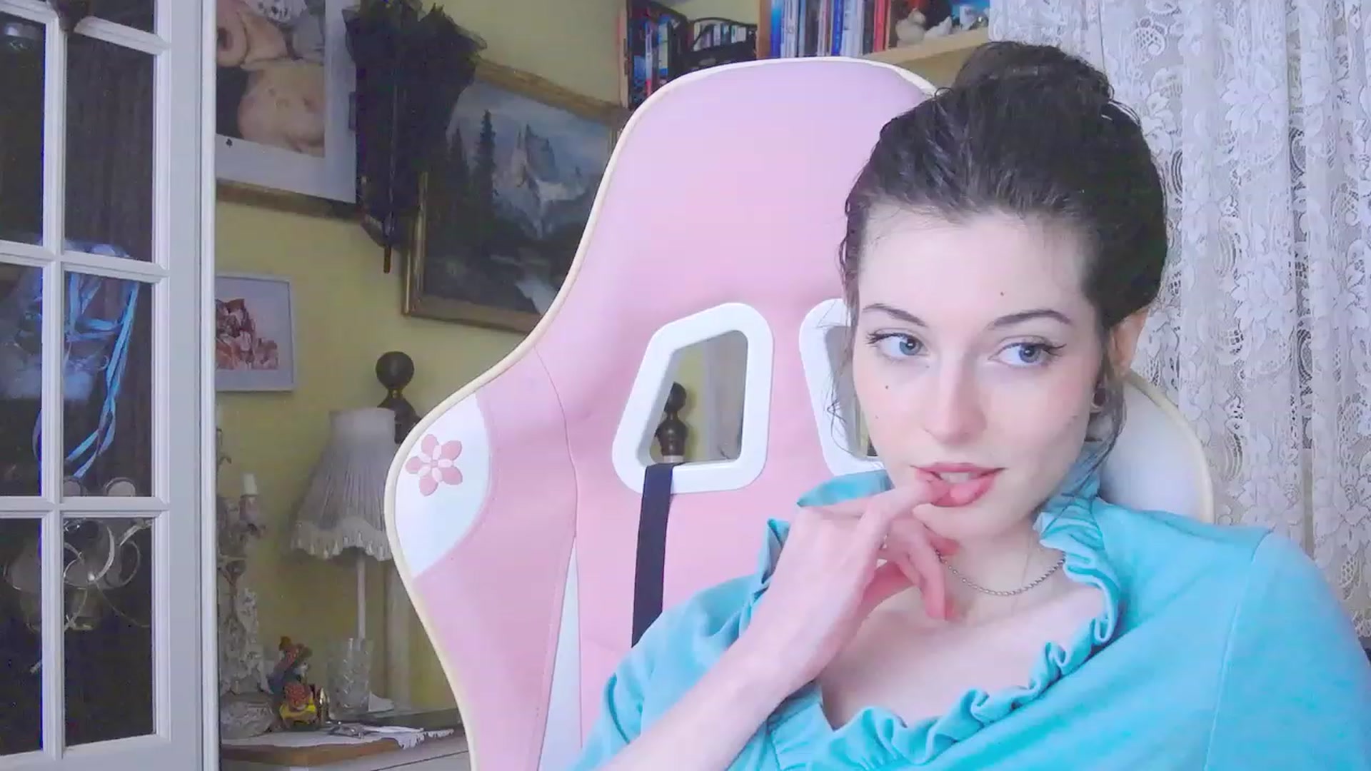 Gallery image thumbnail from viola__'s myfreecams stream on, 03/08/2024, 17:01 image 11 of 20