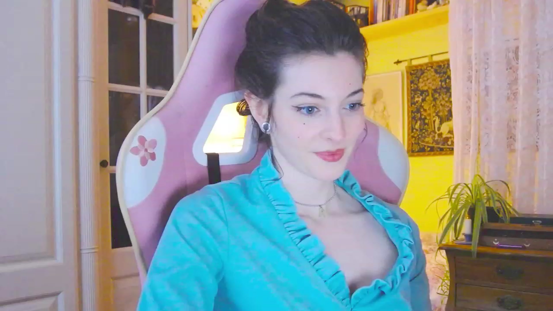 Gallery image thumbnail from viola__'s myfreecams stream on, 03/08/2024, 17:33 image 17 of 20